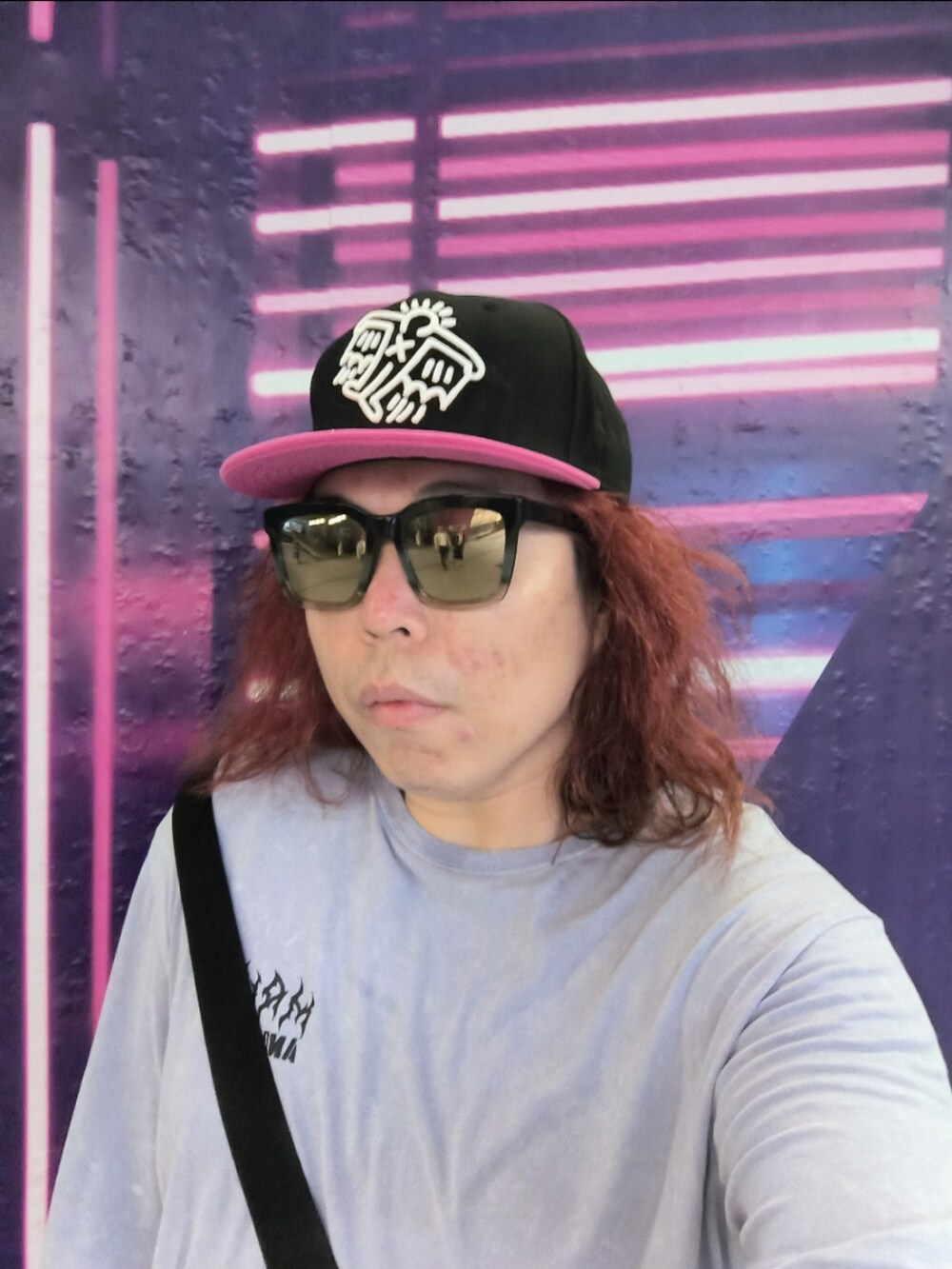 「MAUI and Sonsのアイテム（Tシャツ/カットソー、パープル系）」を使った、Panda Ngさん（メンズ・180cm）の秋コーディネートの3枚目の写真