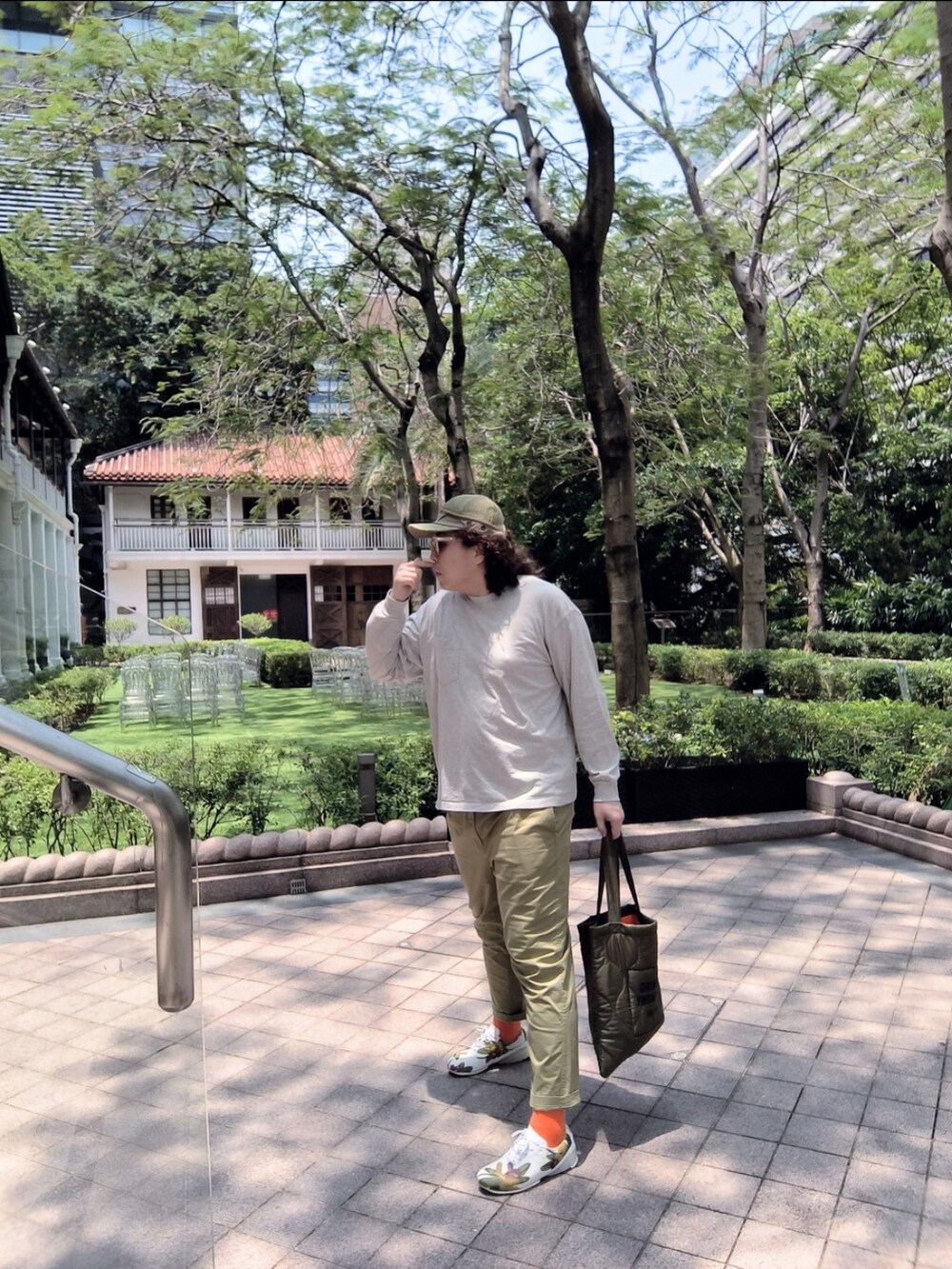 「mihara yasuhiro X Pumaのアイテム（スニーカー、ホワイト系）」を使った、Panda Ngさん（メンズ・180cm）の夏コーディネートの3枚目の写真