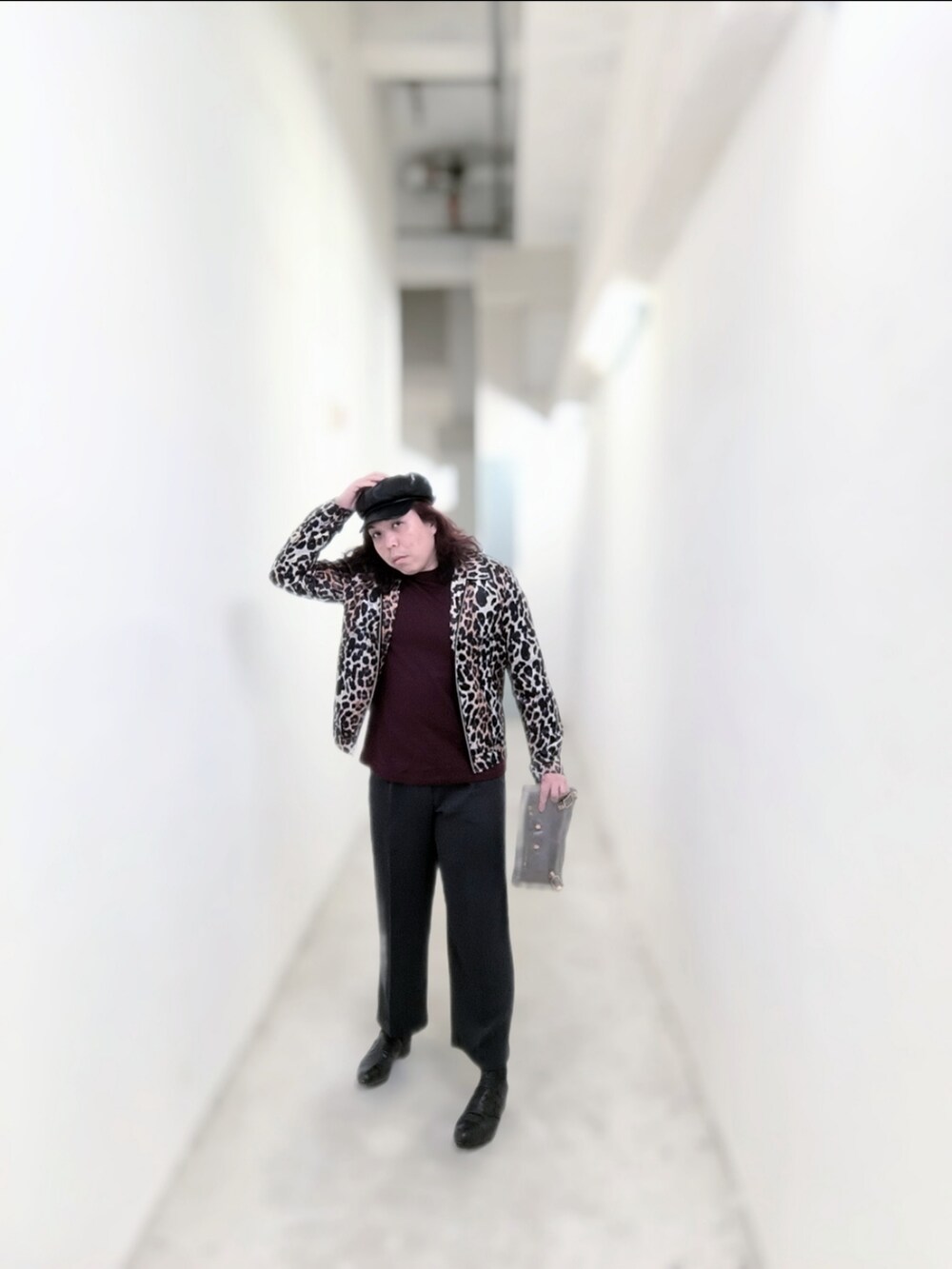 「MIHARA YASUHIROのアイテム（パンプス、ブラック系）」を使った、Panda Ngさん（メンズ・180cm）の冬コーディネートの5枚目の写真