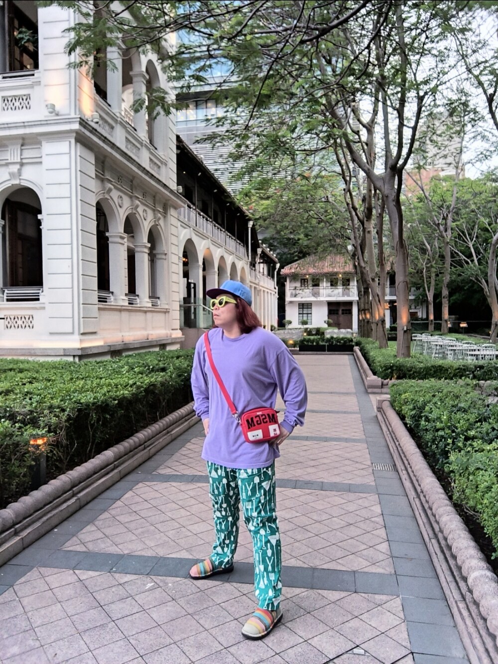 「Macannaのアイテム（スリッポン、その他）」を使った、Panda Ngさん（メンズ・180cm）の春コーディネートの2枚目の写真