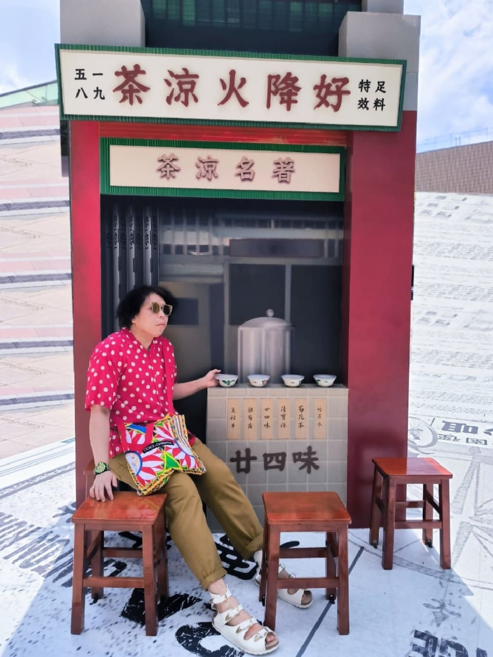 「Johanna Ho for Birkenstockのアイテム（サンダル、ホワイト系）」を使った、Panda Ngさん（メンズ・180cm）の秋コーディネートの3枚目の写真