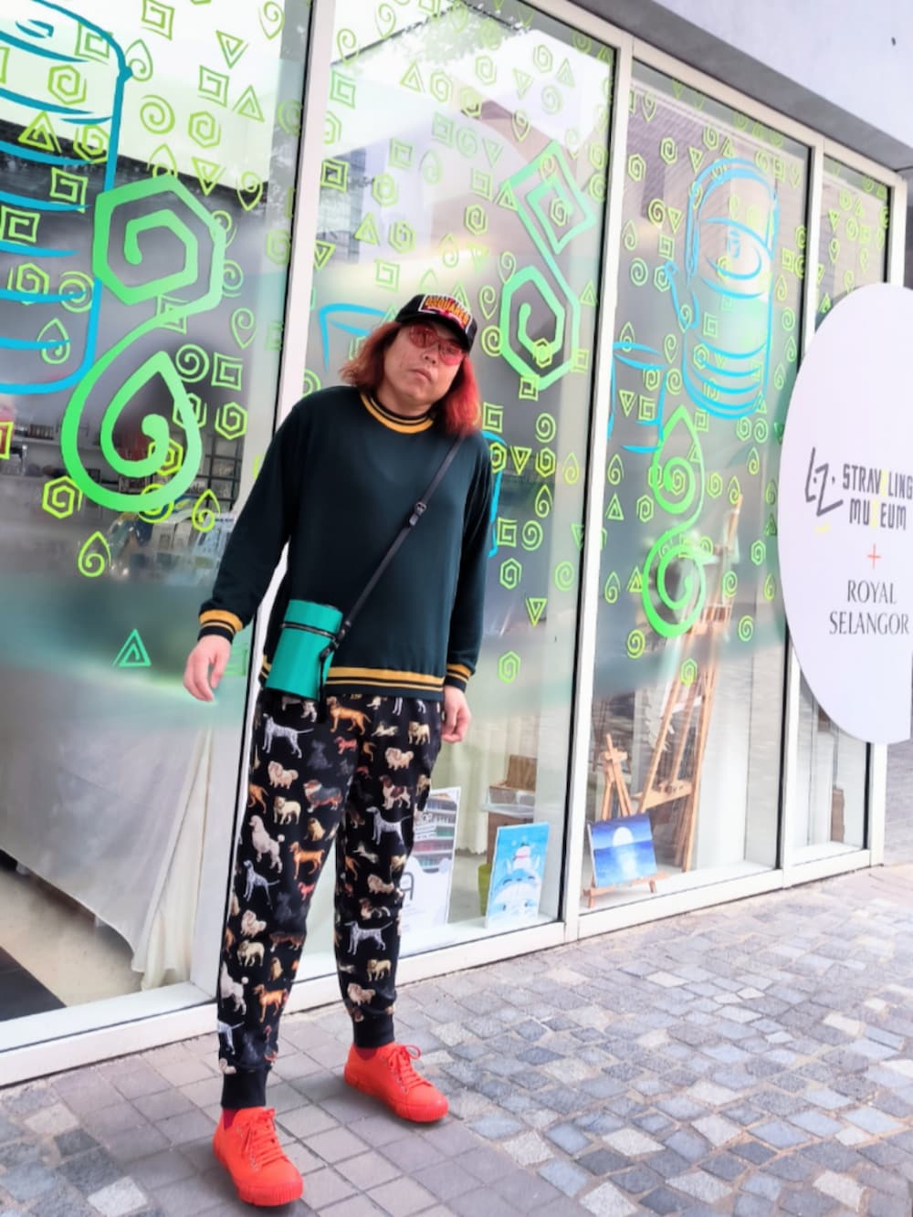 「bothのアイテム（シューズ、オレンジ系）」を使った、Panda Ngさん（メンズ・180cm）の秋コーディネートの2枚目の写真