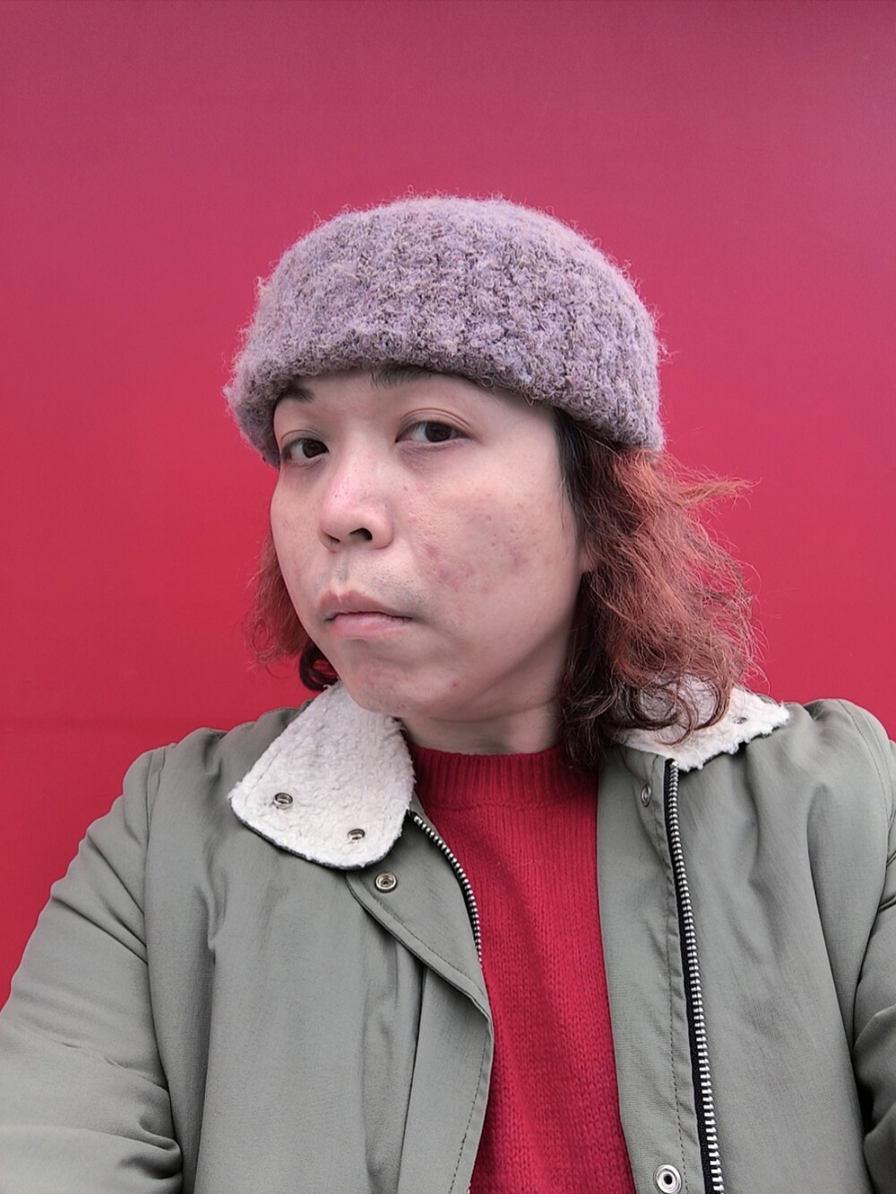 「NUMERO 10 のアイテム（トートバッグ、レッド系）」を使った、Panda Ngさん（メンズ・180cm）の春コーディネートの4枚目の写真