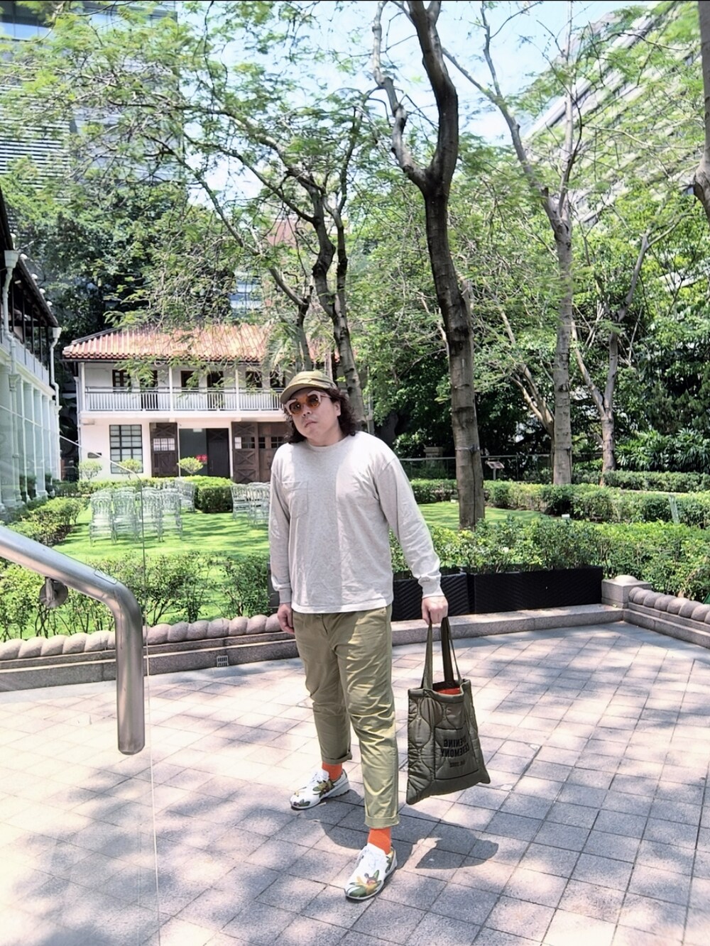 「mihara yasuhiro X Pumaのアイテム（スニーカー、ホワイト系）」を使った、Panda Ngさん（メンズ・180cm）の夏コーディネートの2枚目の写真