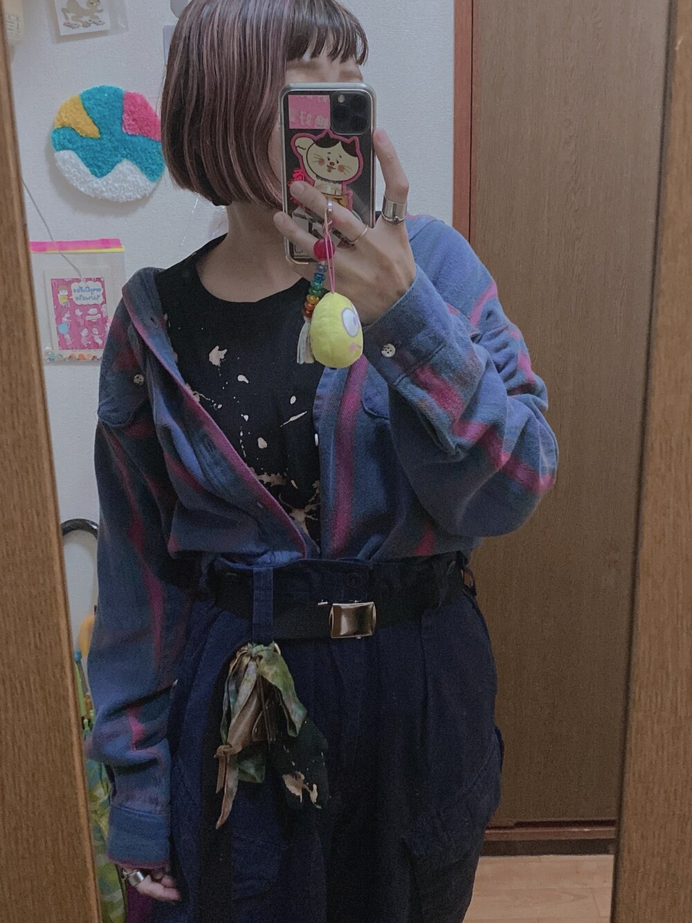 その他のシャツ/ブラウスを着用したレディースの秋コーディネートの4枚目の写真