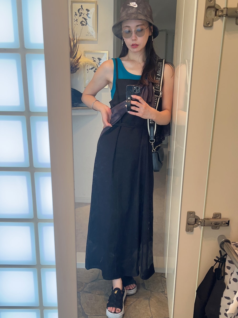 「GRLのアイテム（ワンピース、ブラック系）」を使った、ことkotoさん（レディース・159cm）の夏コーディネートの2枚目の写真