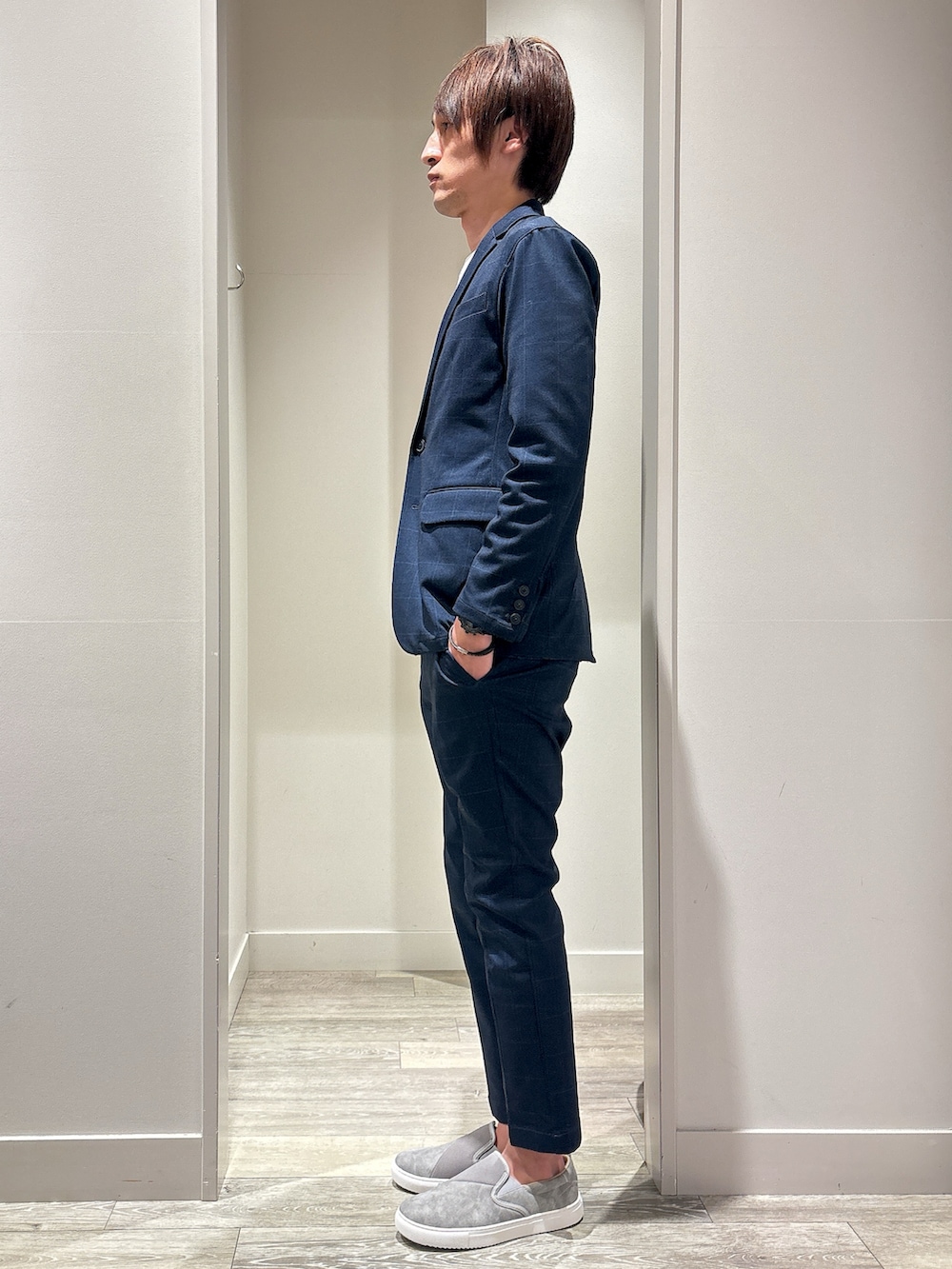 「きれいめカジュアル、セットアップ、セットアップスタイル、オフィスカジュアル、ニット、スリッポン、デート、スーツ、セレモニー、モード、チェック、オトナカジュアル、お洒落さんとつながりたい、WEB限定、オフィススタイル」｜「ABAHOUSE GRAYの【上下2点セット/セットアップ対応】ポンチセットアップ/スーツ（セットアップ、ブルー系）」を使った、★たか★さん（メンズ・178cm）の冬コーディネートの2枚目の写真