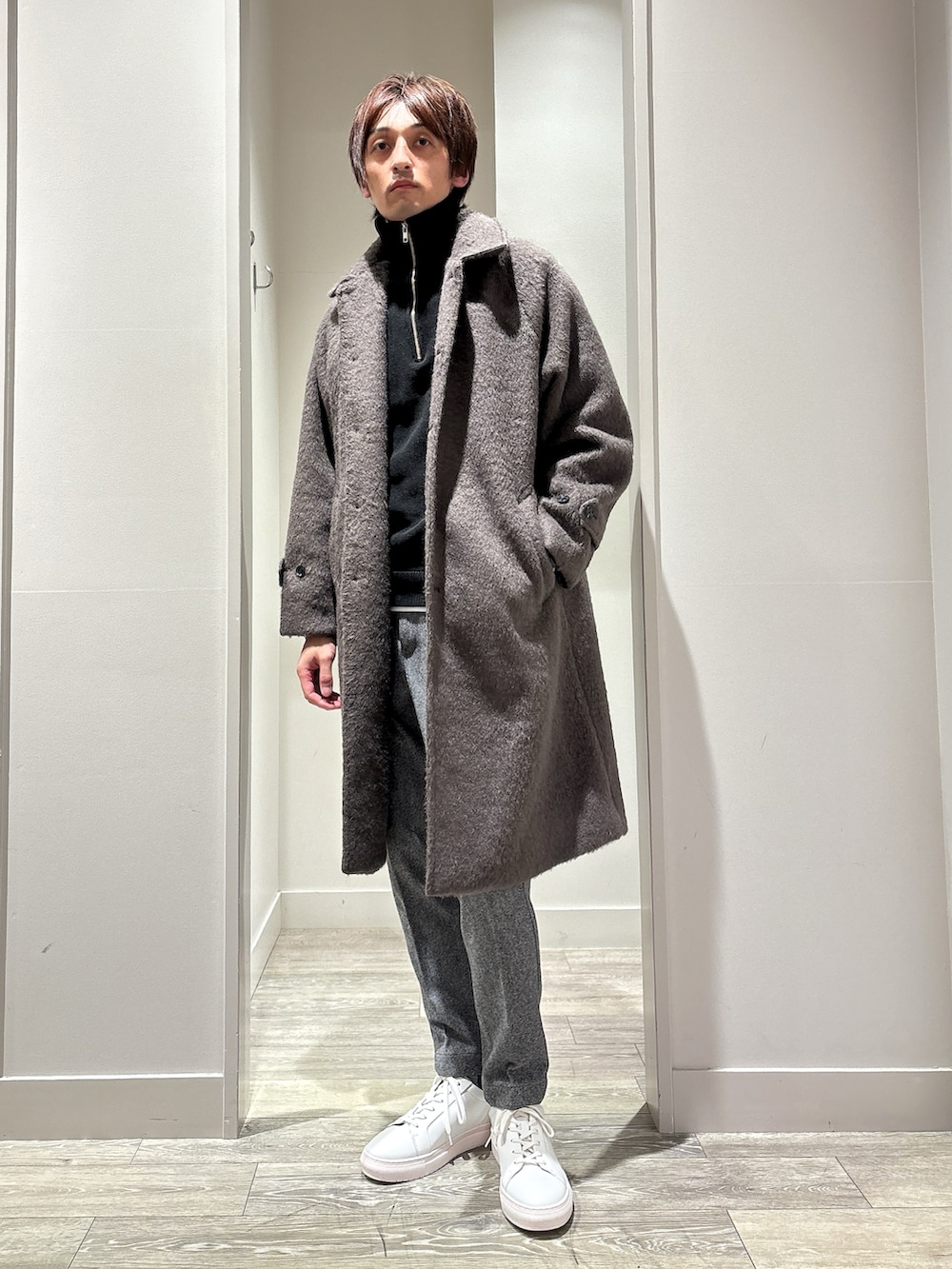 「最近のいい感じコーデ、クリスマスに着たい服、オーバーサイズ、オトナカジュアル、おしゃれさんと繋がりたい、スラックス、冬コーデ、コート、レイヤード、ヘリンボーン柄、起毛、デート、モード、大人コーデ、レイヤードスタイル」｜「AH ABAHOUSEの【AH ABAHOUSE】バルマカーン シャギー コート（ステンカラーコート、ブラウン系）」を使った、★たか★さん（メンズ・178cm）の冬コーディネートの2枚目の写真