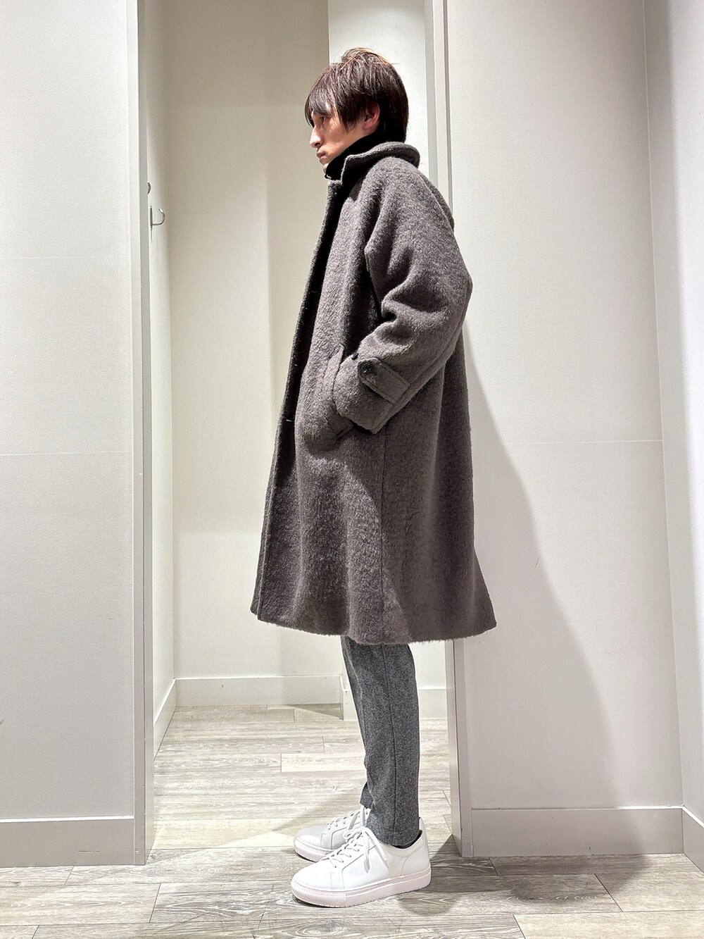 「最近のいい感じコーデ、クリスマスに着たい服、オーバーサイズ、オトナカジュアル、おしゃれさんと繋がりたい、スラックス、冬コーデ、コート、レイヤード、ヘリンボーン柄、起毛、デート、モード、大人コーデ、レイヤードスタイル」｜「AH ABAHOUSEの【AH ABAHOUSE】バルマカーン シャギー コート（ステンカラーコート、ブラウン系）」を使った、★たか★さん（メンズ・178cm）の冬コーディネートの3枚目の写真