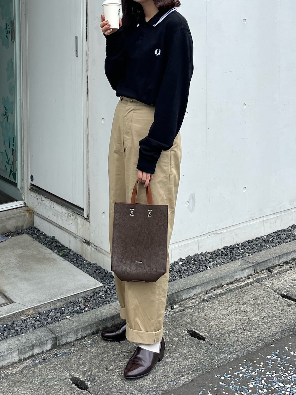 「休日スタイル、お出かけコーデ、秋物準備はじめました、秋カラー、秋のコーデ、高身長コーデ、骨格ストレート、チノパン、秋先取りコーデ、ポロシャツ、ロンT、ブラウン、オトナカジュアル、きれいめカジュアル、メガネ女子」｜「LENOのアイテム（チノパンツ、ベージュ系）」を使った、おはなさん（レディース・168cm）の秋コーディネートの2枚目の写真
