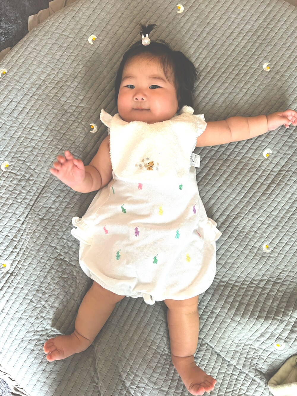 「おでかけコーデ、フリルかわいい、ママもオソロのTシャツあるよ」｜「POLO RALPH LAURENのアイテム（オールインワン・サロペット、ホワイト系）」を使った、れいたん🐥さん（キッズ・60cm）の夏コーディネートの2枚目の写真