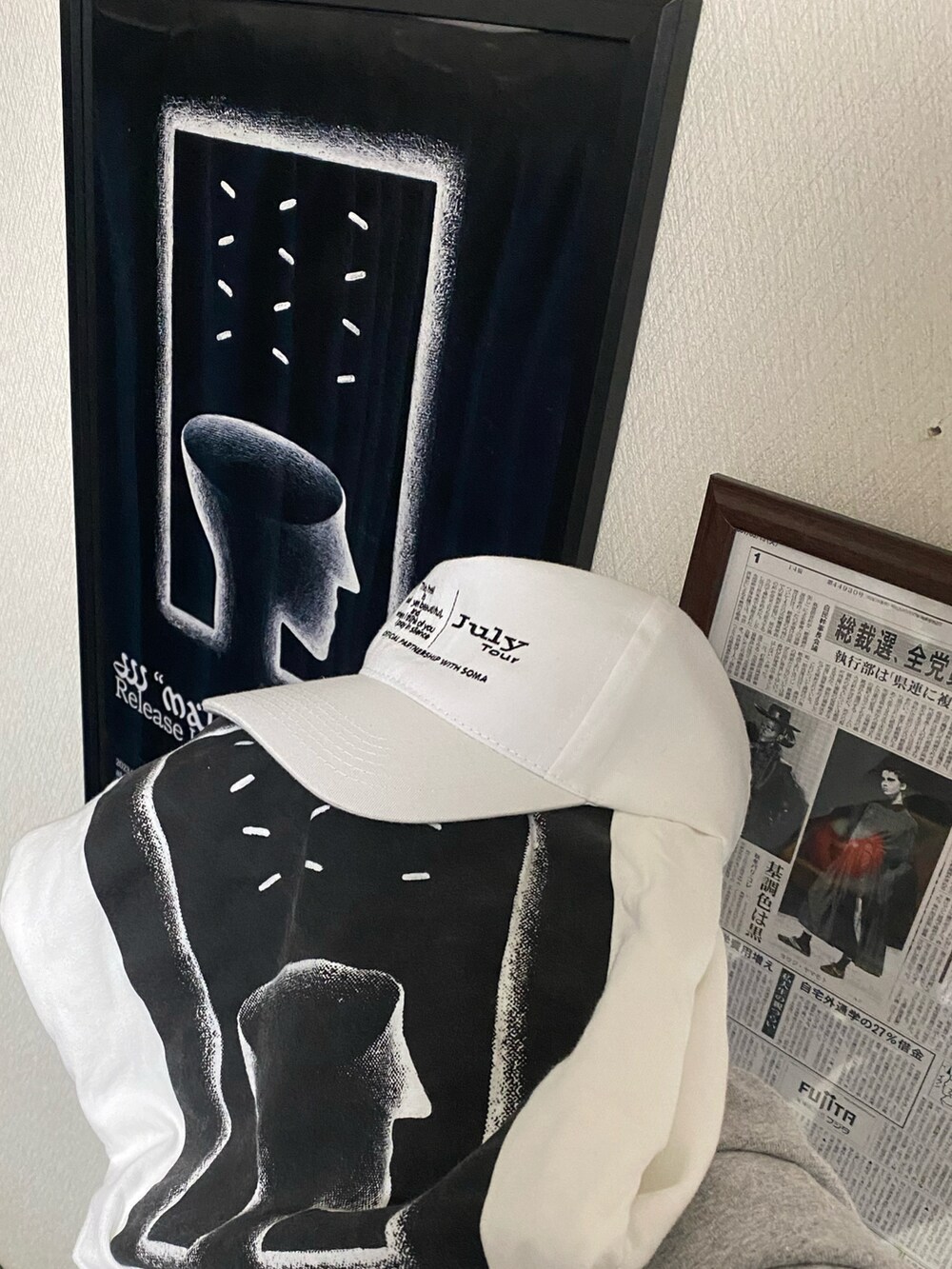 ホワイト系のその他を着用したメンズの春コーディネートの2枚目の写真