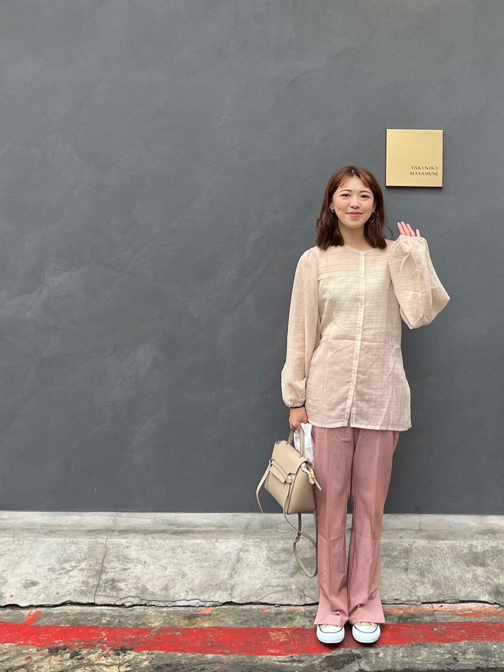 「CELINEのCELINE(セリーヌ)MICRO BELT BAG ベルトバッグ マイクロ　トートバッグ ショルダーバッグ（トートバッグ、その他）」を使った、018さん（レディース・157cm）の秋コーディネートの2枚目の写真