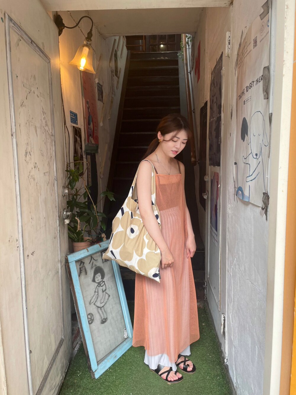 「marimekkoの【 marimekko / マリメッコ 】Pieni Unikko ファブリック トートバッグ（トートバッグ、ベージュ系）」を使った、018さん（レディース・157cm）の夏コーディネートの2枚目の写真