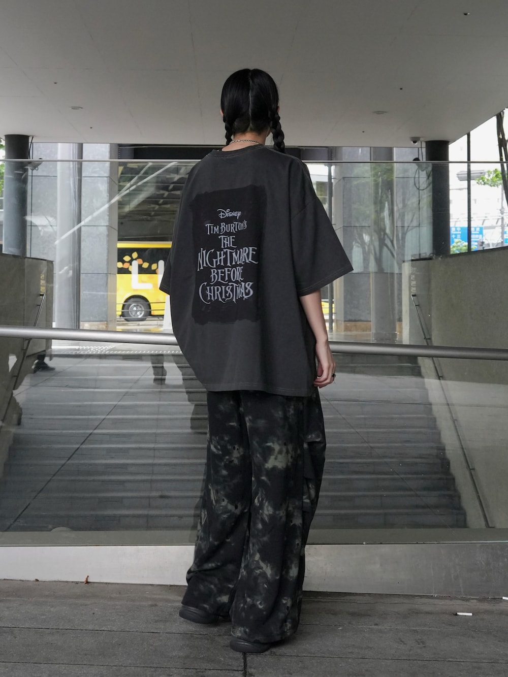 「CASPER JOHNのNightmare graphic T-shirts/ナイトメアグラフィックTシャツ（Tシャツ/カットソー、ブラック系）」を使った、sayacasperjohnさん（レディース・160cm）の春コーディネートの2枚目の写真