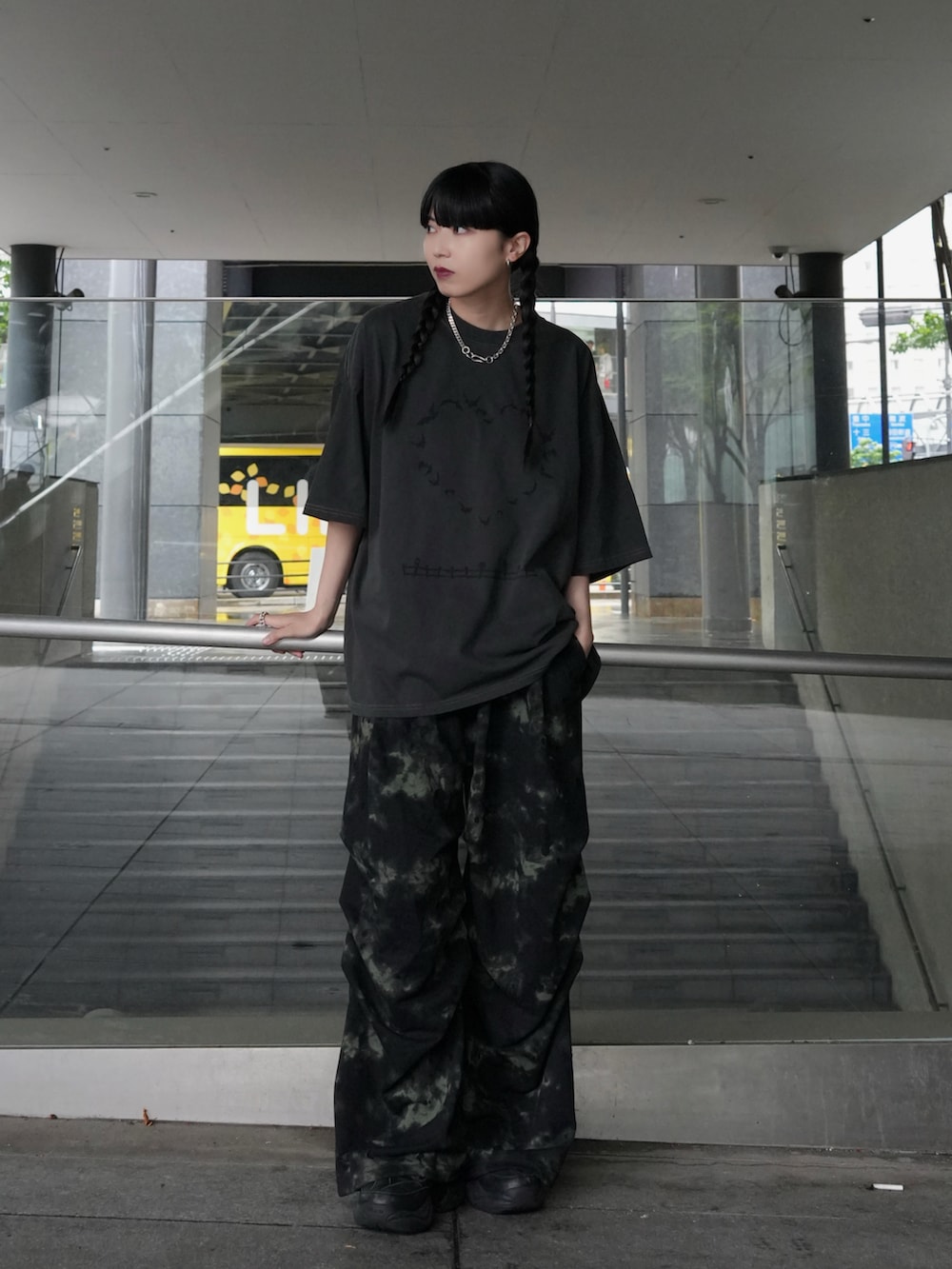 「CASPER JOHNのNightmare graphic T-shirts/ナイトメアグラフィックTシャツ（Tシャツ/カットソー、ブラック系）」を使った、sayacasperjohnさん（レディース・160cm）の春コーディネートの5枚目の写真