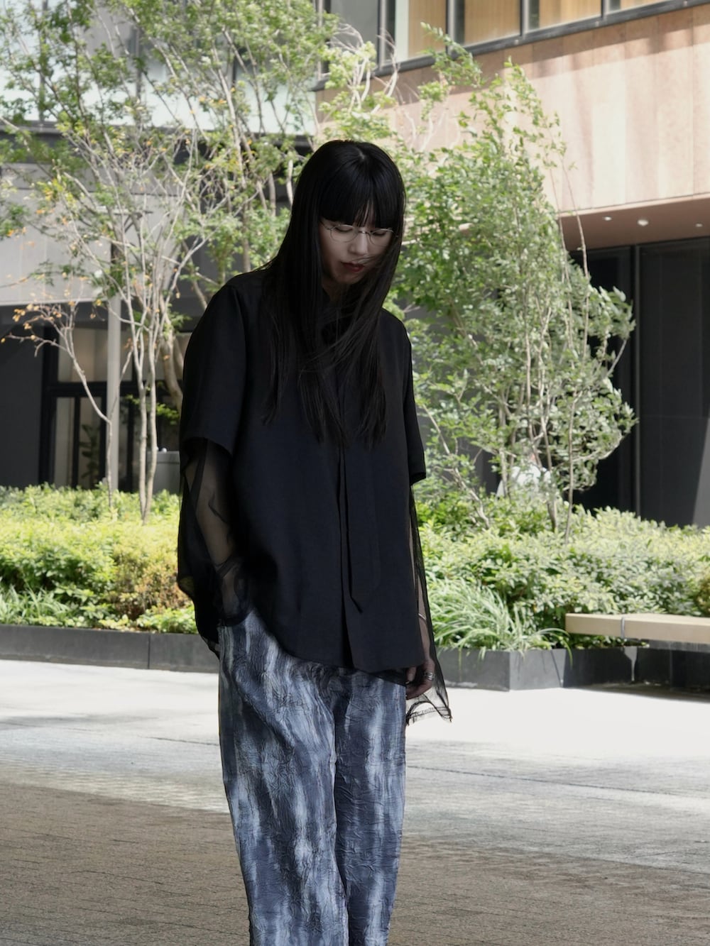 「CASPER JOHNのVarious loose shirts -sheer- /バリアスルーズシャツ -シアー-（シャツ/ブラウス、ブラック系）」を使った、sayacasperjohnさん（レディース・160cm）の夏コーディネートの2枚目の写真