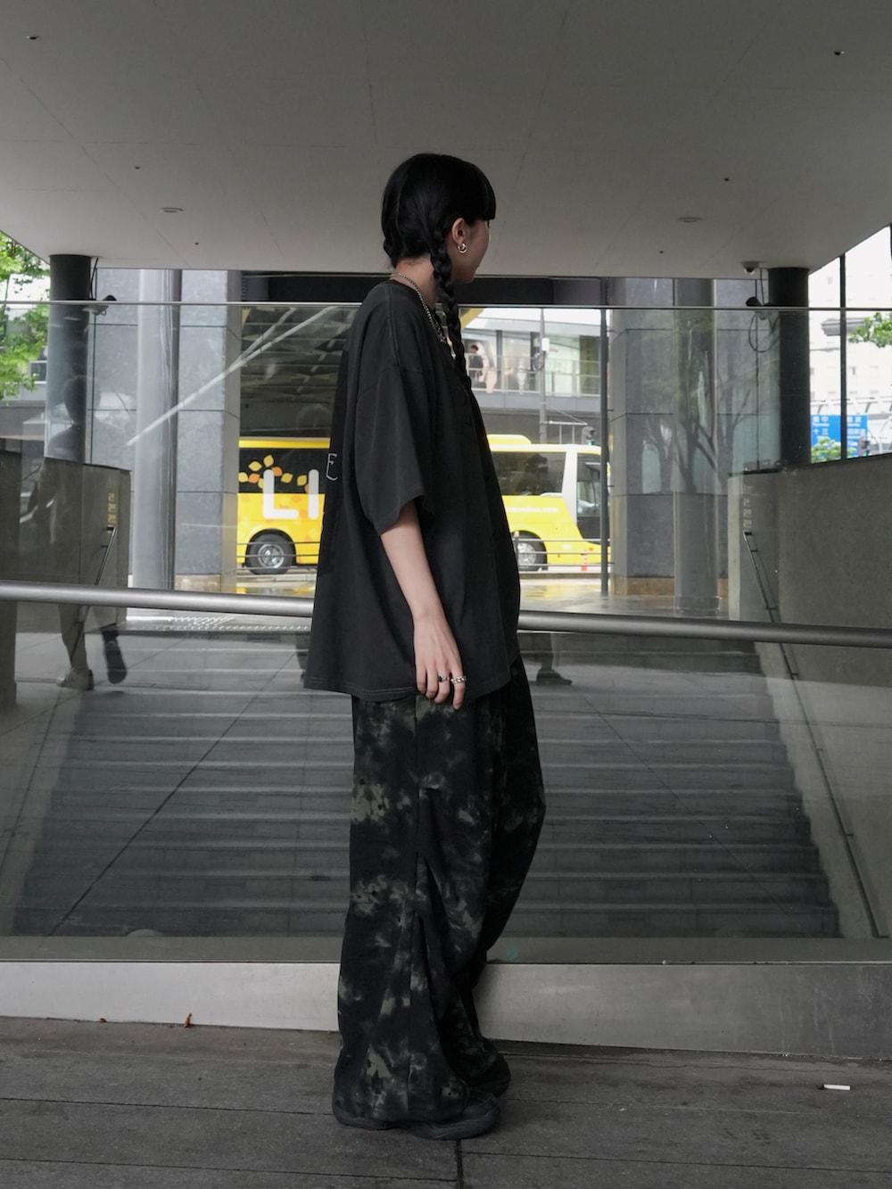 「CASPER JOHNのNightmare graphic T-shirts/ナイトメアグラフィックTシャツ（Tシャツ/カットソー、ブラック系）」を使った、sayacasperjohnさん（レディース・160cm）の春コーディネートの4枚目の写真