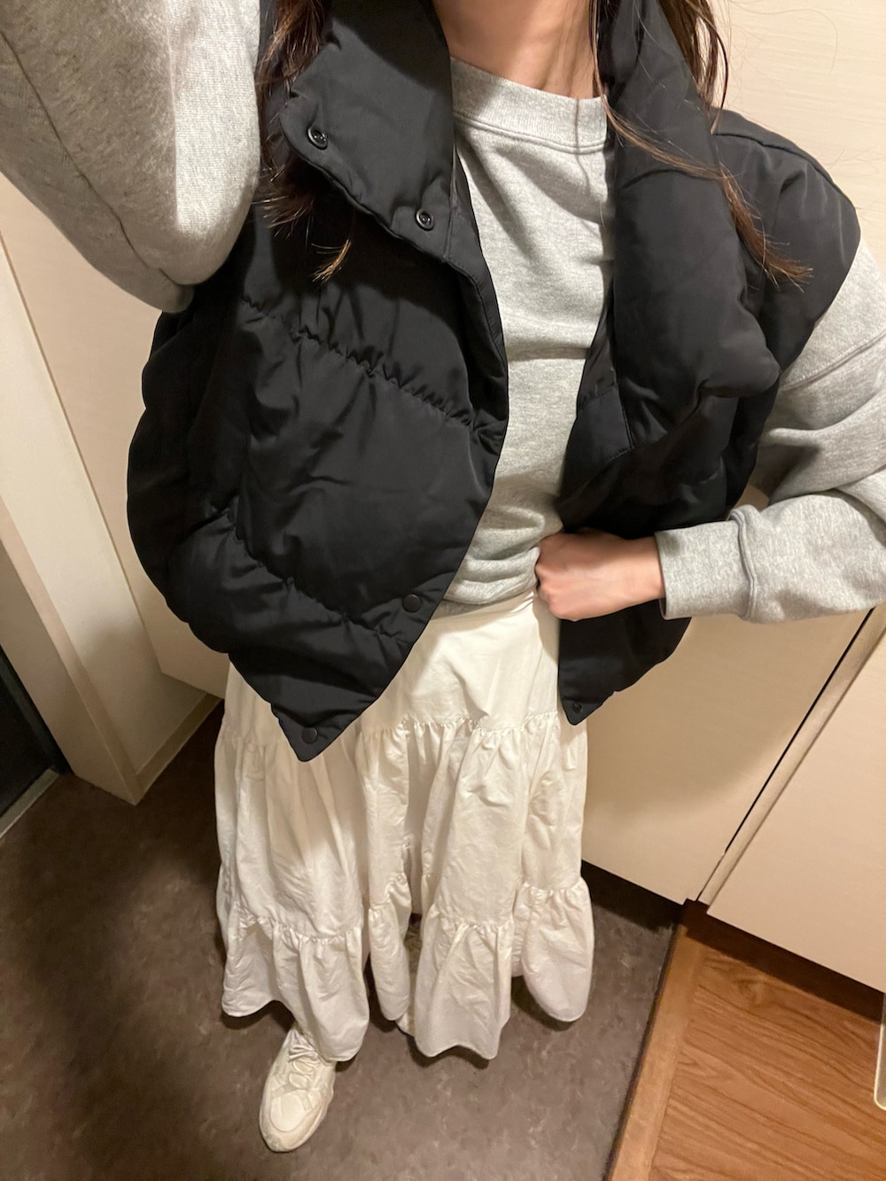「シンプルコーデ、ユニクロ」｜「UNIQLOのアイテム（トップス、グレー系）」を使った、muuu95さん（レディース・153cm）の春コーディネートの2枚目の写真