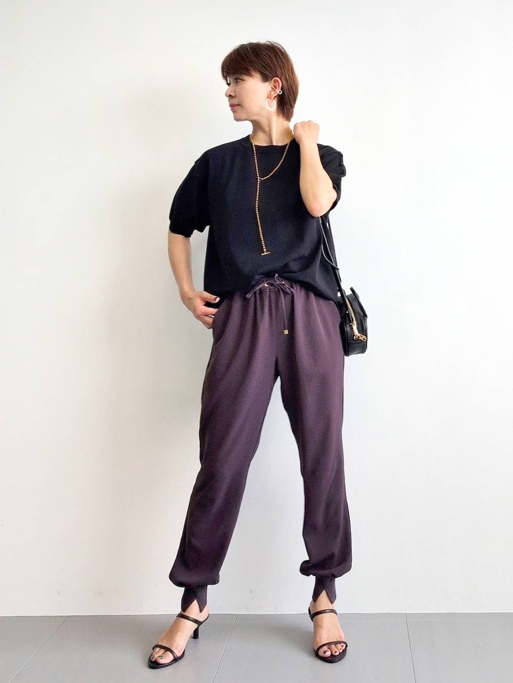 「体型カバー、着痩せ・細見え、ベーシック/シンプル、休日コーデ、ネックレス、サンダル、バッグ、シワ軽減、軽量、おでかけ、BARNYARDSTORM、ウエストゴム、きれいめカジュアル、ママコーデ、ウォッシャブル」｜「BARNYARDSTORMのBARNYARDSTORM / Wストラップミュール2（サンダル、ブラック系）」を使った、yoshikuttya0213さん（レディース・164cm）の夏コーディネートの5枚目の写真