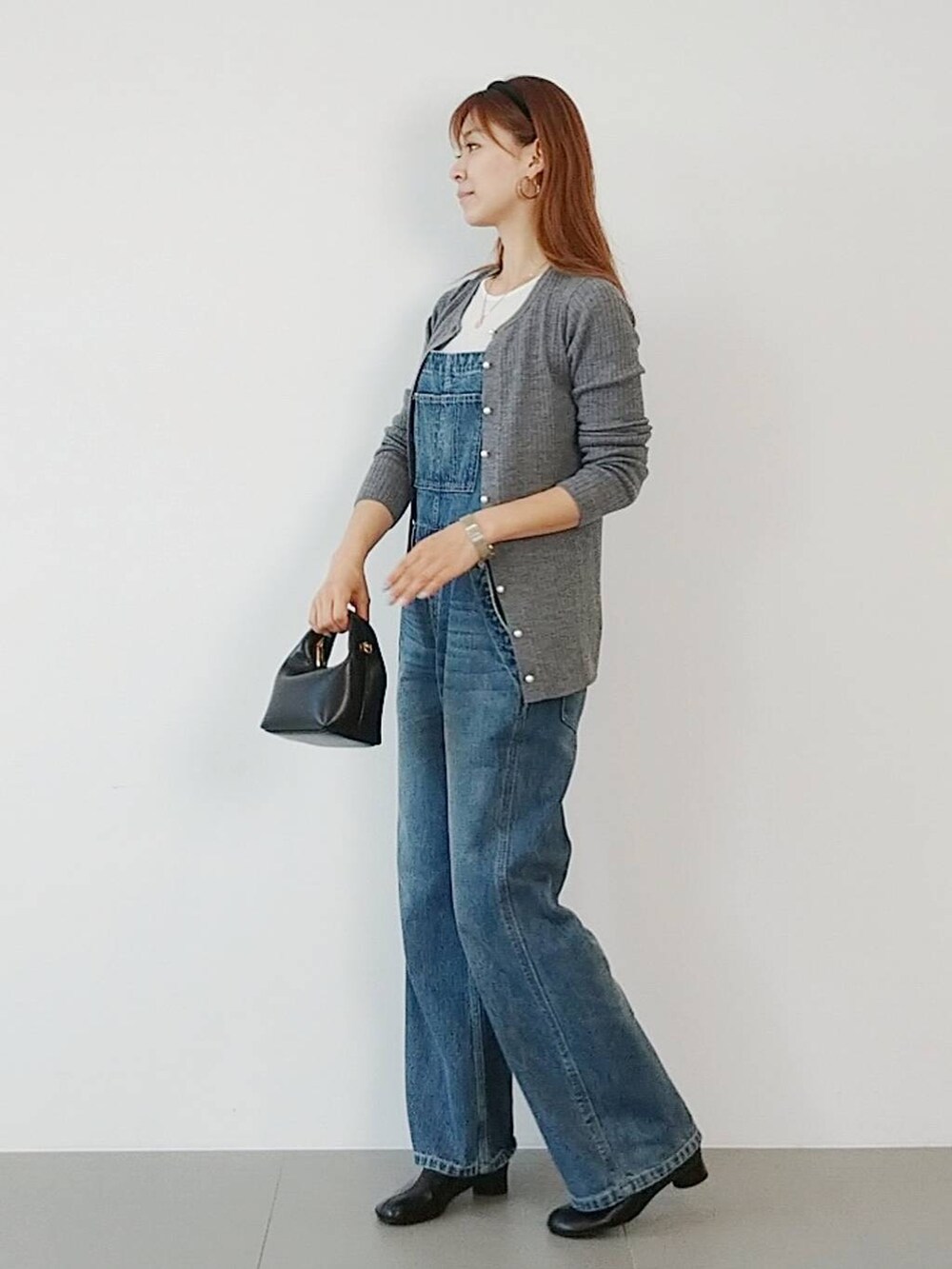「体型カバー、着痩せ・細見え、休日コーデ、ママコーデ、ベーシック/シンプル、カジュアル、ウォッシャブル、カーディガン、ヘアアクセサリー、ネックレス、タンクトップ、デニムパンツ、サロペット、バッグ、秋コーデ」｜「BARNYARDSTORMのBARNYARDSTORM / SINBONO / ショルダーBAG（ショルダーバッグ、ブラック系）」を使った、yoshikuttya0213さん（レディース・164cm）の夏コーディネートの5枚目の写真