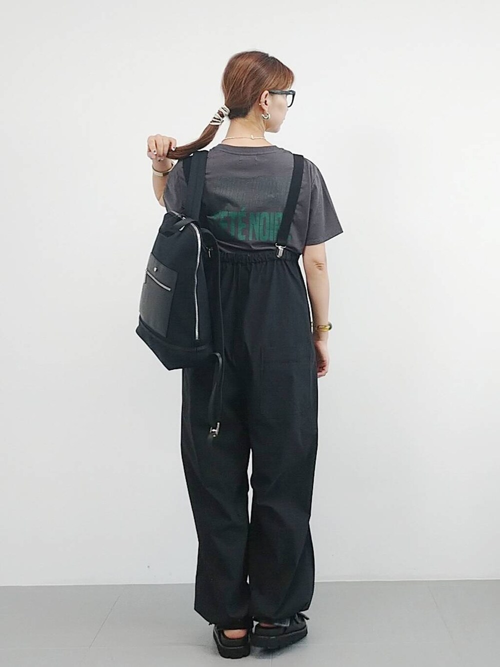 「ウエストゴム、サンダル、体型カバー、着痩せ・細見え、メガネ、Tシャツ、リュック・バッグ、ネックレス、カジュアル、BARNYARDSTORM、休日コーデ、ママコーデ、夏コーデ、ウォッシャブル、ゆったり」|「BARNYARDSTORMのBARNYARDSTORM / UVカットラウンドグラス(メガネ、ブラック系)」を使った、yoshikuttya0213さん(レディース・164cm)の夏コーディネートの8枚目の写真