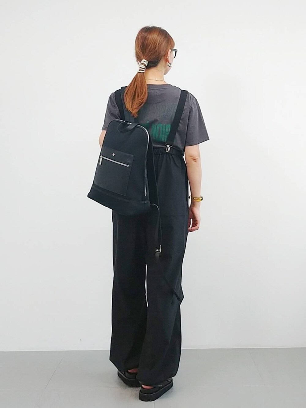 「ウエストゴム、サンダル、体型カバー、着痩せ・細見え、メガネ、Tシャツ、リュック・バッグ、ネックレス、カジュアル、BARNYARDSTORM、休日コーデ、ママコーデ、夏コーデ、ウォッシャブル、ゆったり」|「BARNYARDSTORMのBARNYARDSTORM / UVカットラウンドグラス(メガネ、ブラック系)」を使った、yoshikuttya0213さん(レディース・164cm)の夏コーディネートの6枚目の写真