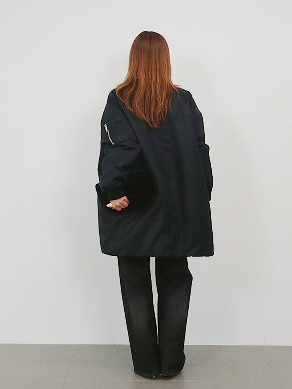 「デニムパンツ、体型カバー、着痩せ・細見え、ベーシック/シンプル、休日コーデ、ママコーデ、きれいめカジュアル、冬コーデ、アウター、コート、ニット、パンプス、ネックレス、ベルト、バッグ」|「BARNYARDSTORMのスライドバックルレザーベルト(ベルト、その他)」を使った、yoshikuttya0213さん(レディース・164cm)の秋コーディネートの7枚目の写真