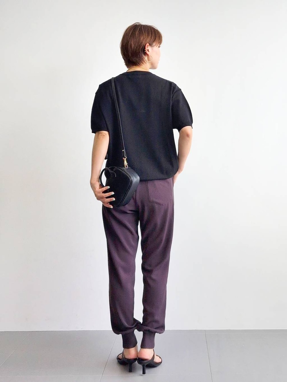 「体型カバー、着痩せ・細見え、ベーシック/シンプル、休日コーデ、ネックレス、サンダル、バッグ、シワ軽減、軽量、おでかけ、BARNYARDSTORM、ウエストゴム、きれいめカジュアル、ママコーデ、ウォッシャブル」｜「BARNYARDSTORMのBARNYARDSTORM / Wストラップミュール2（サンダル、ブラック系）」を使った、yoshikuttya0213さん（レディース・164cm）の夏コーディネートの7枚目の写真