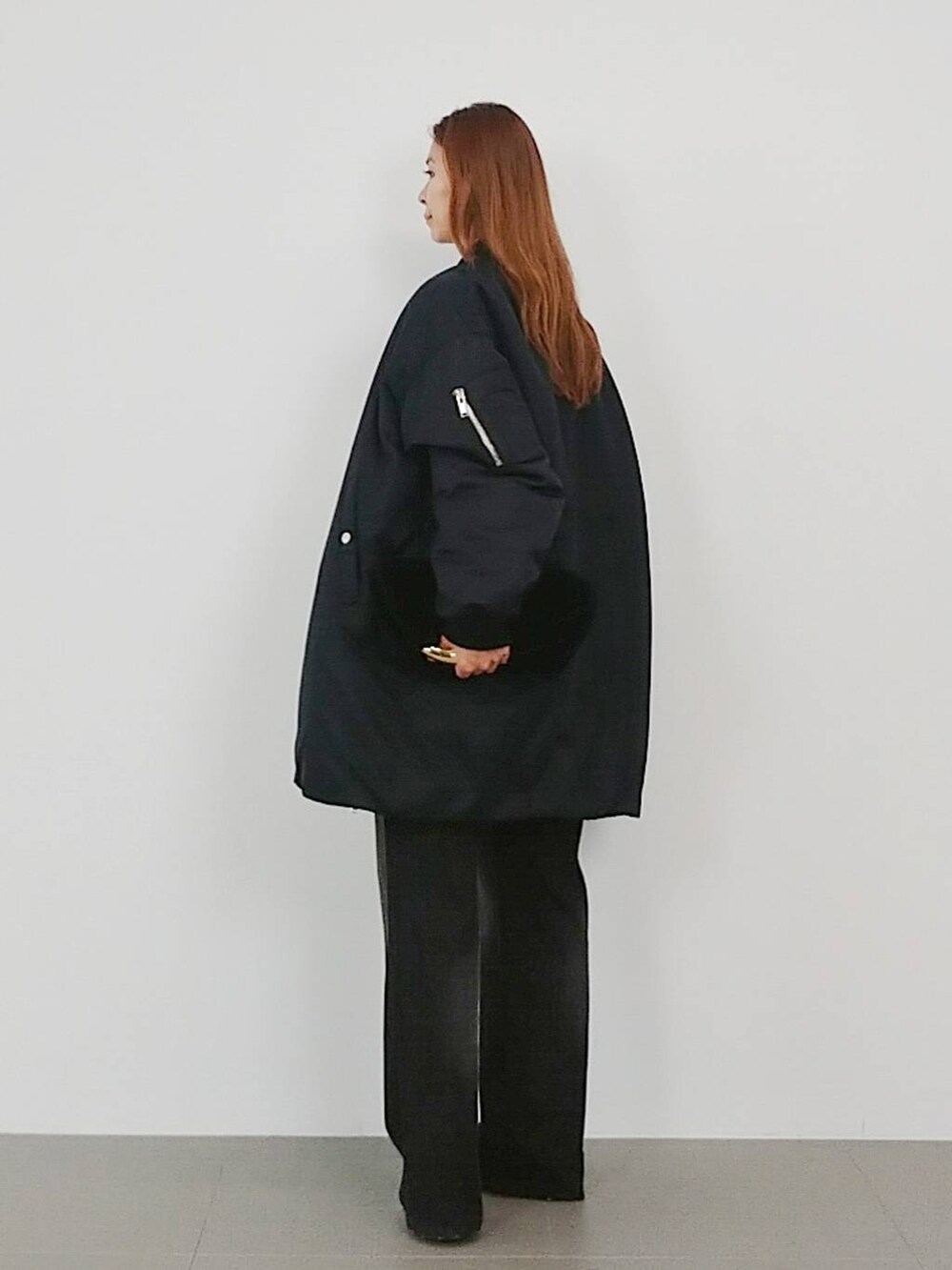 「デニムパンツ、体型カバー、着痩せ・細見え、ベーシック/シンプル、休日コーデ、ママコーデ、きれいめカジュアル、冬コーデ、アウター、コート、ニット、パンプス、ネックレス、ベルト、バッグ」|「BARNYARDSTORMのスライドバックルレザーベルト(ベルト、その他)」を使った、yoshikuttya0213さん(レディース・164cm)の秋コーディネートの5枚目の写真
