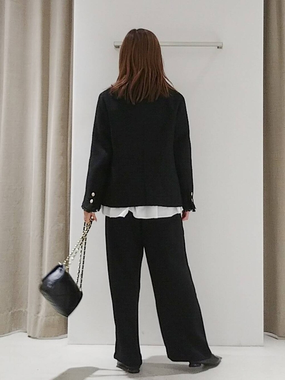 「体型カバー、きれいめ、休日コーデ、ショルダーバッグ、入学式・卒業式、ブラウス、ジャケット、ワイドパンツ、フラットシューズ、ママコーデ、女子会、ベーシック/シンプル、BARNYARDSTORM、着痩せ・細見え、春コーデ」|「MazellのMazell / トウステッチスクエアフラット【新色追加】(パンプス、ブラック系)」を使った、yoshikuttya0213さん(レディース・164cm)の冬コーディネートの3枚目の写真