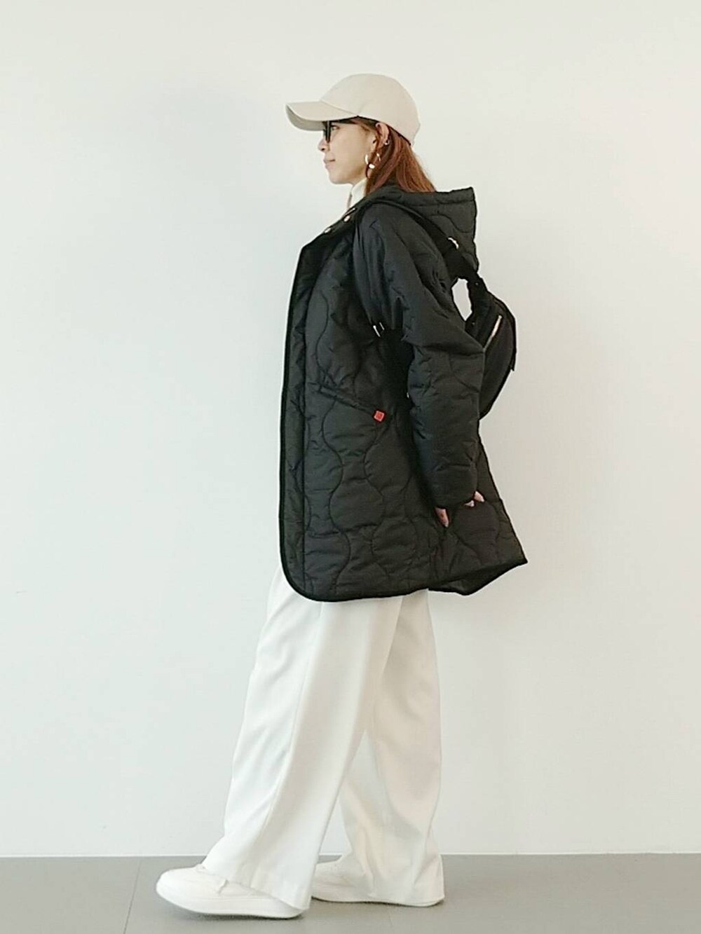 「ママコーデ、ベーシック/シンプル、カジュアル、体型カバー、着痩せ・細見え、休日コーデ、キャップ、ニット、パンツ、ウエストゴム、スニーカー、アウター、メガネ、コート、撥水」|「BARNYARDSTORMのBARNYARDSTORM / UVカットラウンドグラス(メガネ、ブラック系)」を使った、yoshikuttya0213さん(レディース・164cm)の秋コーディネートの4枚目の写真
