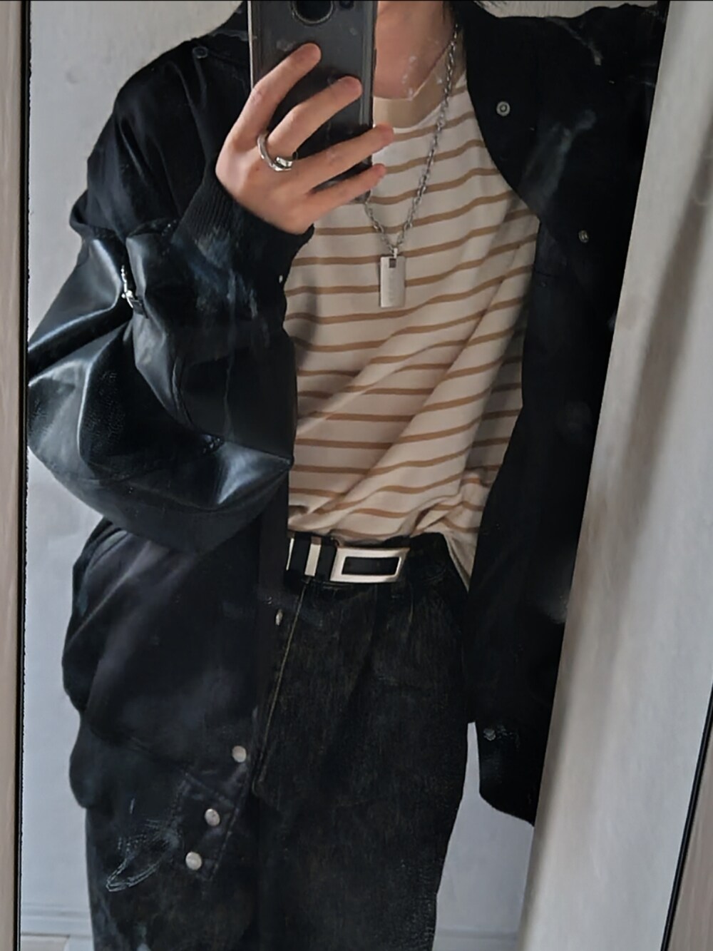 「春コーデ、ADRER、ADRERコーデ、ADRERしか勝たん、adrer、adrerコーデ」｜「ADRERのextra quality wide sleeve long-T/エクストラクオリティワイドスリーブロンT（Tシャツ/カットソー、ベージュ系）」を使った、oito_0224さん（メンズ・164cm）の冬コーディネートの2枚目の写真