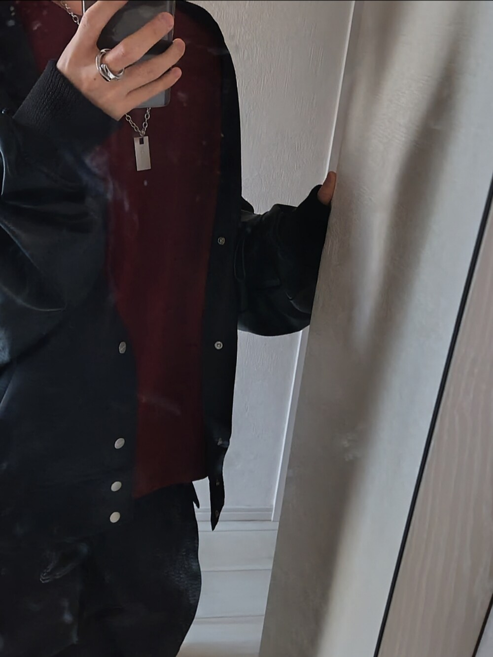 「春コーデ、ADRER、ADRERコーデ、ADRERしか勝たん、adrer、adrerコーデ」｜「ADRERのextra quality wide sleeve long-T/エクストラクオリティワイドスリーブロンT（Tシャツ/カットソー、レッド系）」を使った、oito_0224さん（メンズ・164cm）の春コーディネートの4枚目の写真
