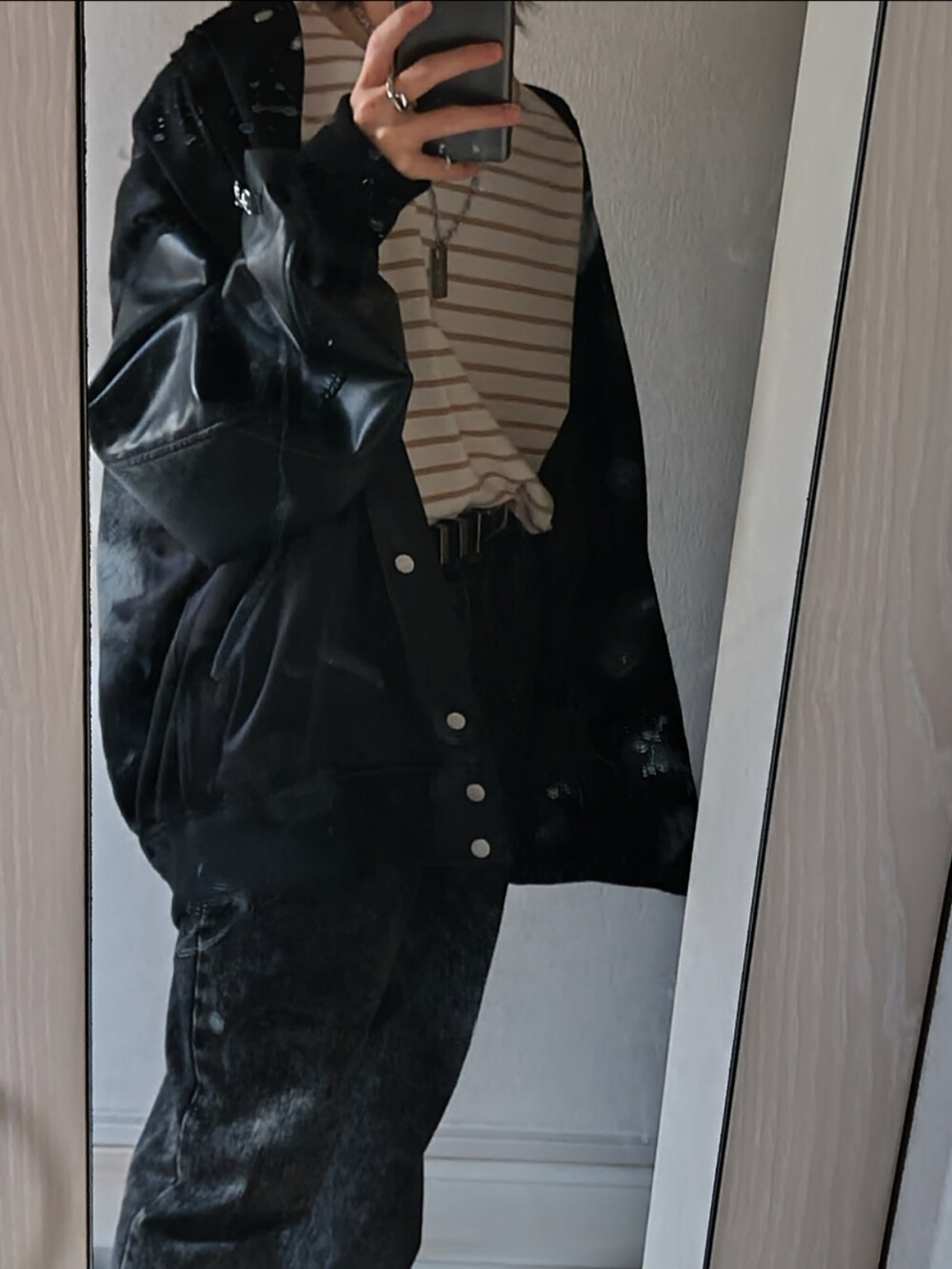 「春コーデ、ADRER、ADRERコーデ、ADRERしか勝たん、adrer、adrerコーデ」｜「ADRERのextra quality wide sleeve long-T/エクストラクオリティワイドスリーブロンT（Tシャツ/カットソー、ベージュ系）」を使った、oito_0224さん（メンズ・164cm）の冬コーディネートの3枚目の写真