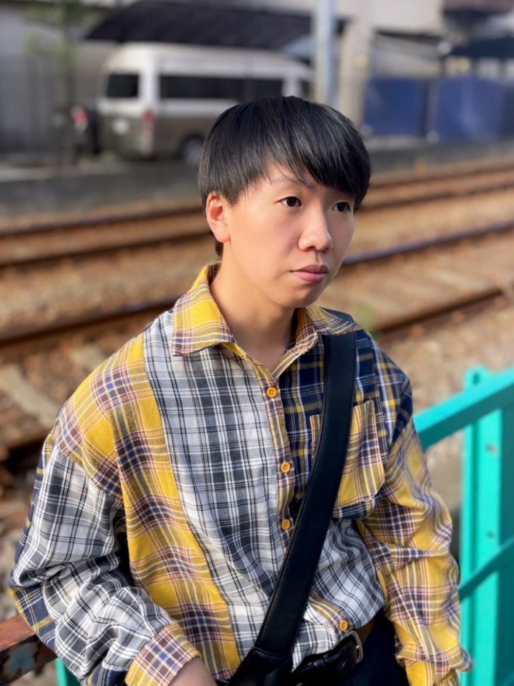 「秋服準備はじめました、メンズファッション、HARUTA、ハルタ、ハルタ(HARUTA)、APC、A.P.C.、HARE、ハレ(HARE)、古着コーデ、古着MIX、古着男子、古着好き、スラックス、スラックスパンツ」｜「中国通販のアイテム（シャツ/ブラウス、イエロー系）」を使った、99's りく&せーかさん（メンズ・173cm）の秋コーディネートの4枚目の写真