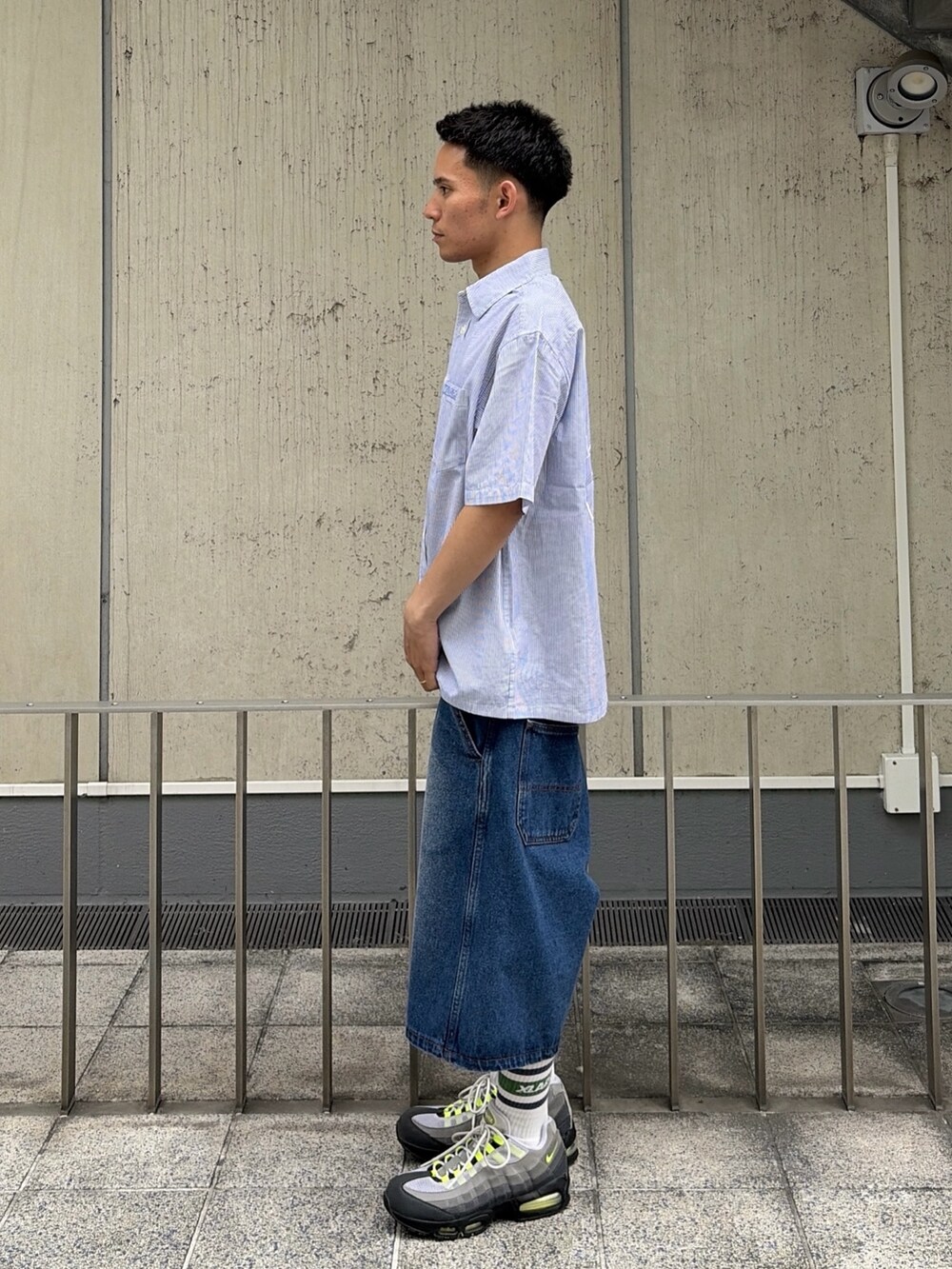 その他のその他パンツを着用したメンズの夏コーディネートの2枚目の写真