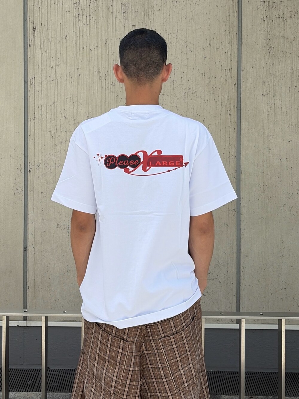 ホワイト系のTシャツ/カットソー、その他のその他パンツを着用したメンズの夏コーディネートの8枚目の写真