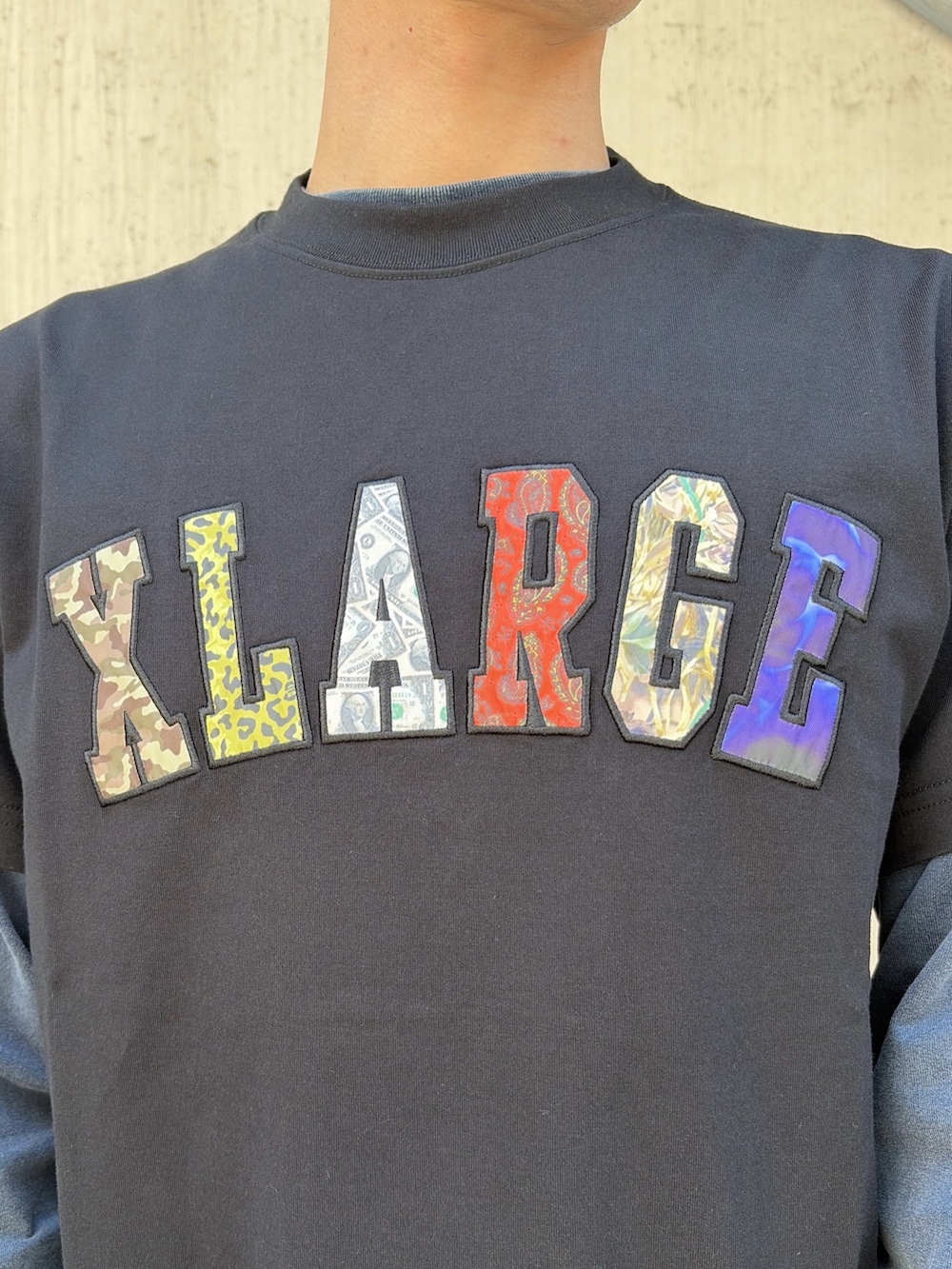 ブルー系のTシャツ/カットソー、グリーン系のデニムパンツ、ブラック系のTシャツ/カットソーを着用したメンズの春コーディネートの9枚目の写真