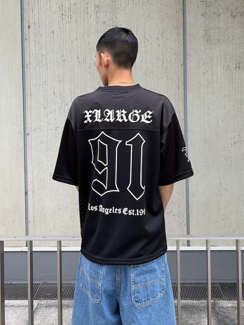 ブラック系のTシャツ/カットソー、その他のその他パンツを着用したメンズの夏コーディネートの7枚目の写真