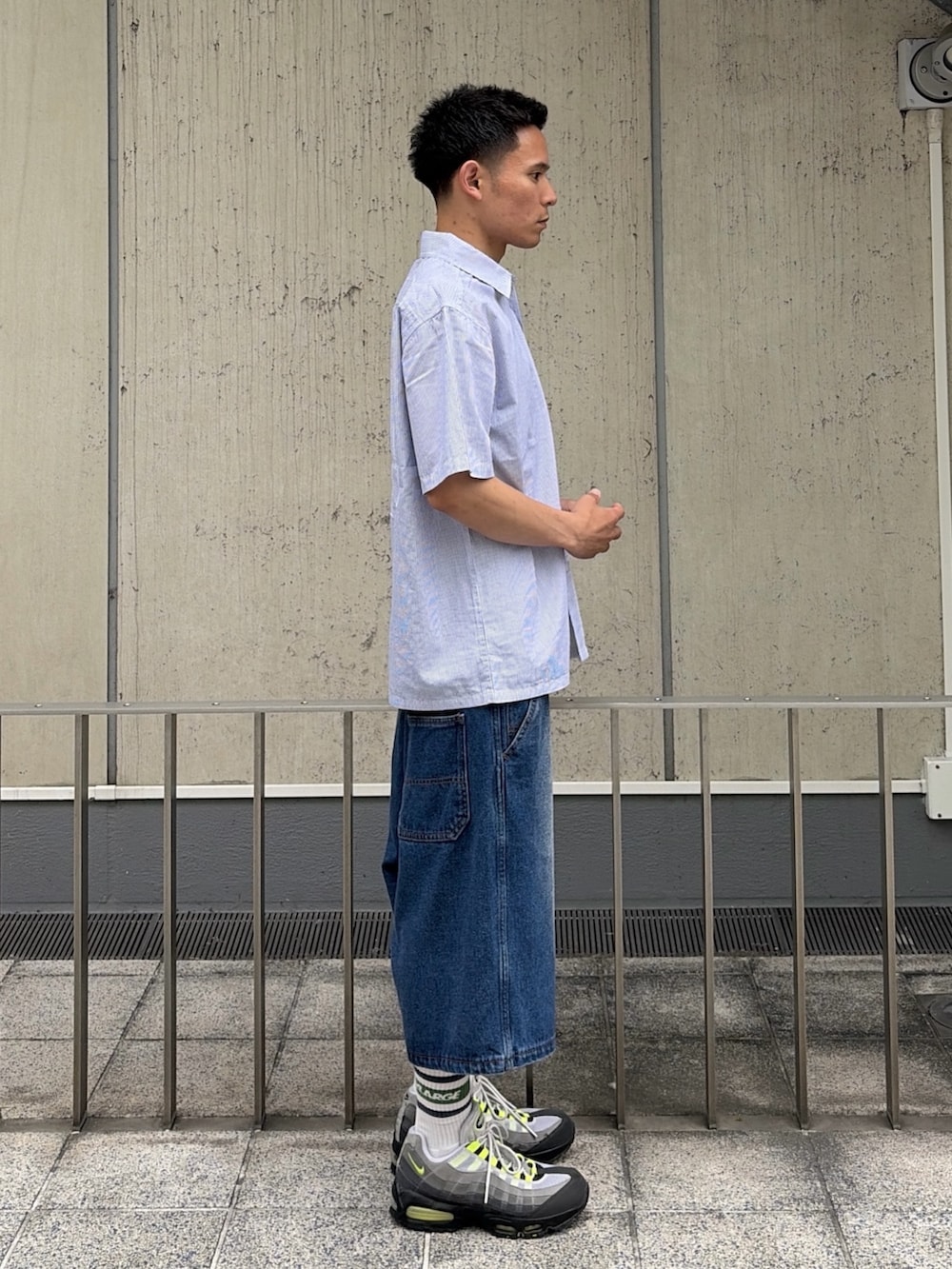 その他のその他パンツを着用したメンズの夏コーディネートの3枚目の写真