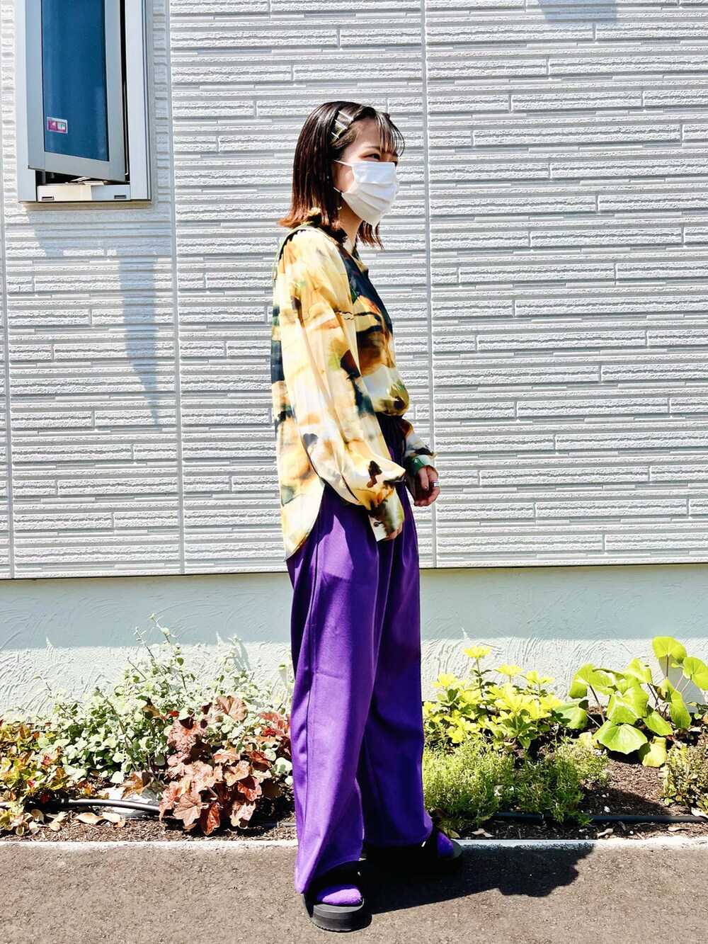 「パンツスタイル、低身長、低身長コーデ、低身長女子、148cm、おちびさん、サンダル、サンダルに靴下、サンダルコーデ、スイコック、suicoke、カスタネ、ブラウス、ブラウスコーデ」｜「Kastaneのアイテム（パンツ、パープル系）」を使った、yukachin0204さん（レディース・148cm）の春コーディネートの2枚目の写真
