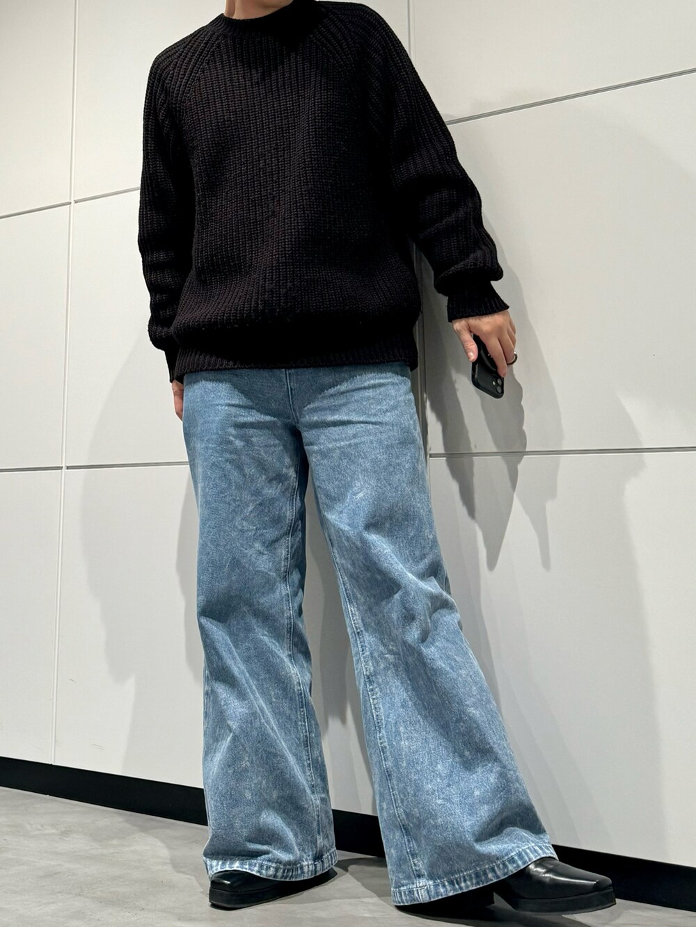 「春のおしゃ見えテクニック、メンズファッション、今日のコーデ、シンプルコーデ、デニム、ニット、GU、実はオフィス着、シンプル、春コーデ」｜「CLELの【CLEL】High Sole Design Heel Boots/ハイソール デザイン ヒールブーツ（ブーツ、ブラック系）」を使った、‪mochiさん（メンズ・171cm）の春コーディネートの3枚目の写真