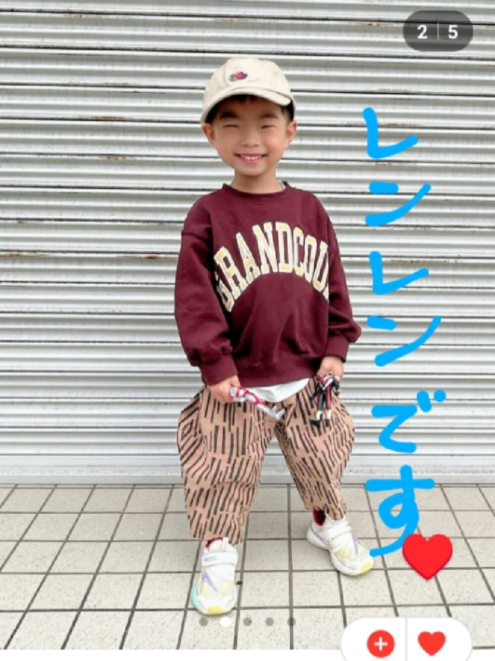 レッド系のニット/セーター、その他のその他を着用したレディースの秋コーディネートの2枚目の写真