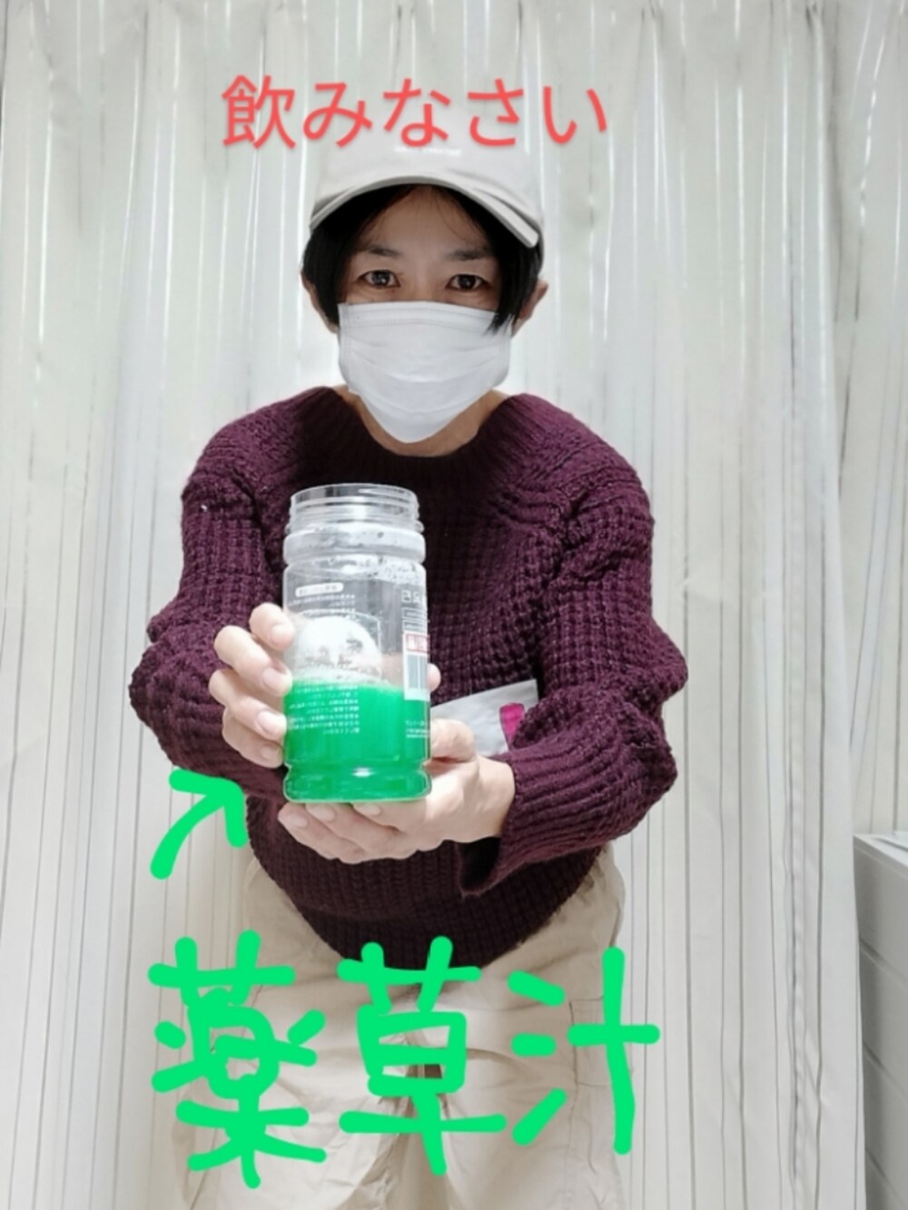 レッド系のニット/セーター、その他のその他を着用したレディースの秋コーディネートの3枚目の写真