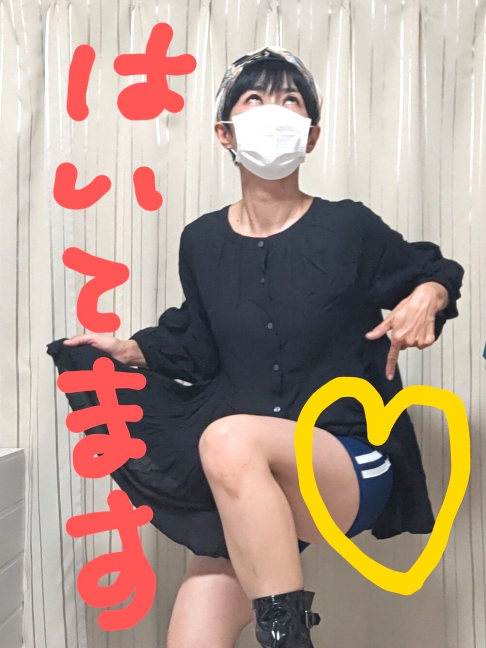 ブラック系のシャツ/ブラウス、ブラック系のヘアバンド、その他のその他を着用したレディースの夏コーディネートの2枚目の写真