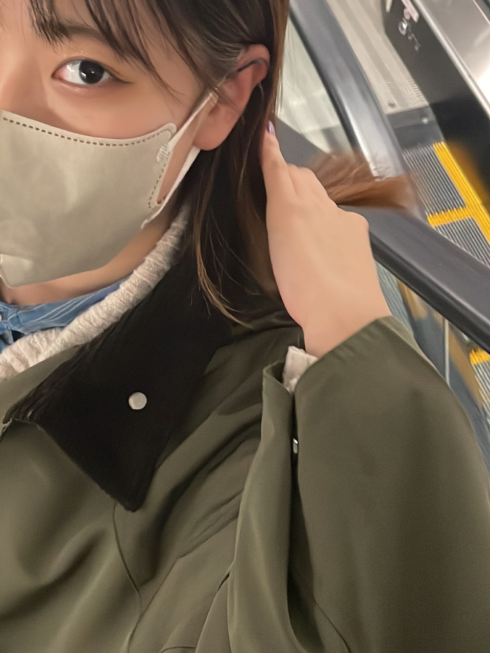 「カーキアウター、秋服、ステンカラーコート、エスカレーター、ワークコート、AS KNOW AS PINKY、アズノゥアズピンキー、ハーフジップ」｜「AS KNOW AS PINKYのアイテム（ジャケット/アウター、グリーン系）」を使った、yukkoさん（レディース・162cm）の秋コーディネートの3枚目の写真