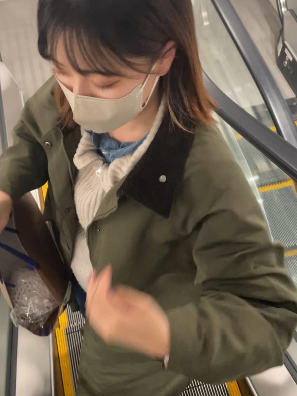 「カーキアウター、秋服、ステンカラーコート、エスカレーター、ワークコート、AS KNOW AS PINKY、アズノゥアズピンキー、ハーフジップ」｜「AS KNOW AS PINKYのアイテム（ジャケット/アウター、グリーン系）」を使った、yukkoさん（レディース・162cm）の秋コーディネートの2枚目の写真