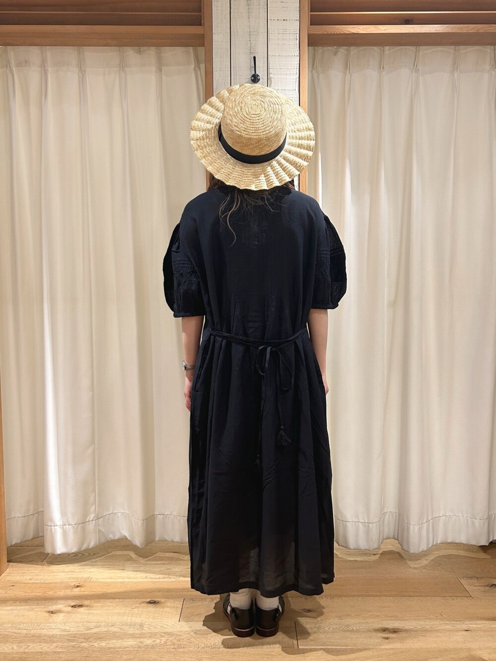 「Samansa Mos2、SM2、TSUHARU by Samansa Mos2、ツハル、ワンピース、カンカン帽」｜「Samansa Mos2の【UVカット/消臭効果】なみなみカンカン帽（ハット、ブラック系）」を使った、あぶさん（レディース・152cm）の春コーディネートの3枚目の写真