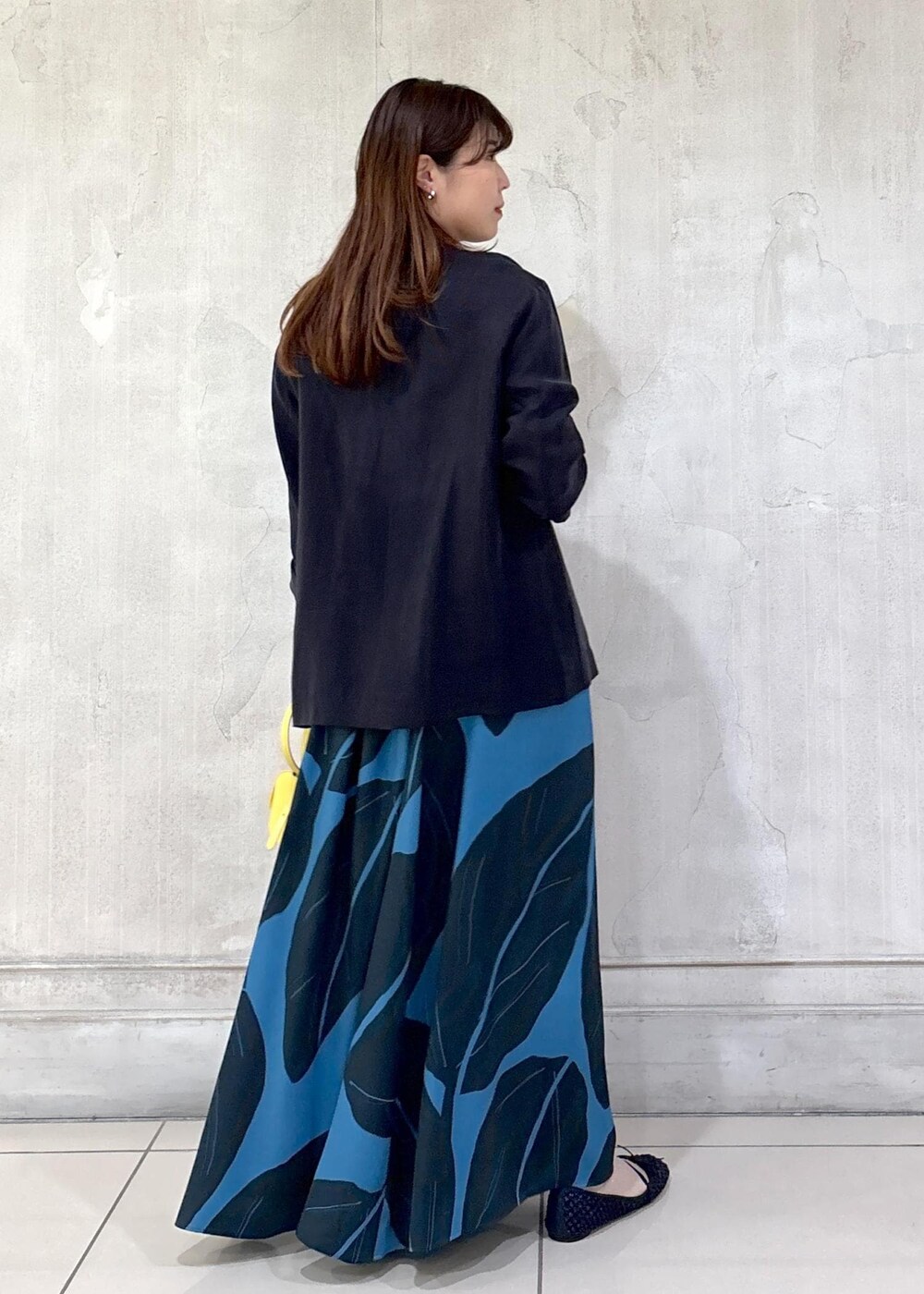 「モア、モアサロンエロペ、モア横浜、モア横浜高島屋、シアージャケット、キャミワンピ、リゾート、ショルダーバッグ、ミニバッグ、バレエシューズ、初春コーデ、春コーデ、初夏コーデ、お出かけコーデ、大人カジュアル」｜「ROPE'の【DEVEAUX（デヴォー）】エクスペンド リーフキャミワンピース/洗える（ワンピース、ブルー系）」を使った、sanaさん（レディース・160cm）の春コーディネートの4枚目の写真
